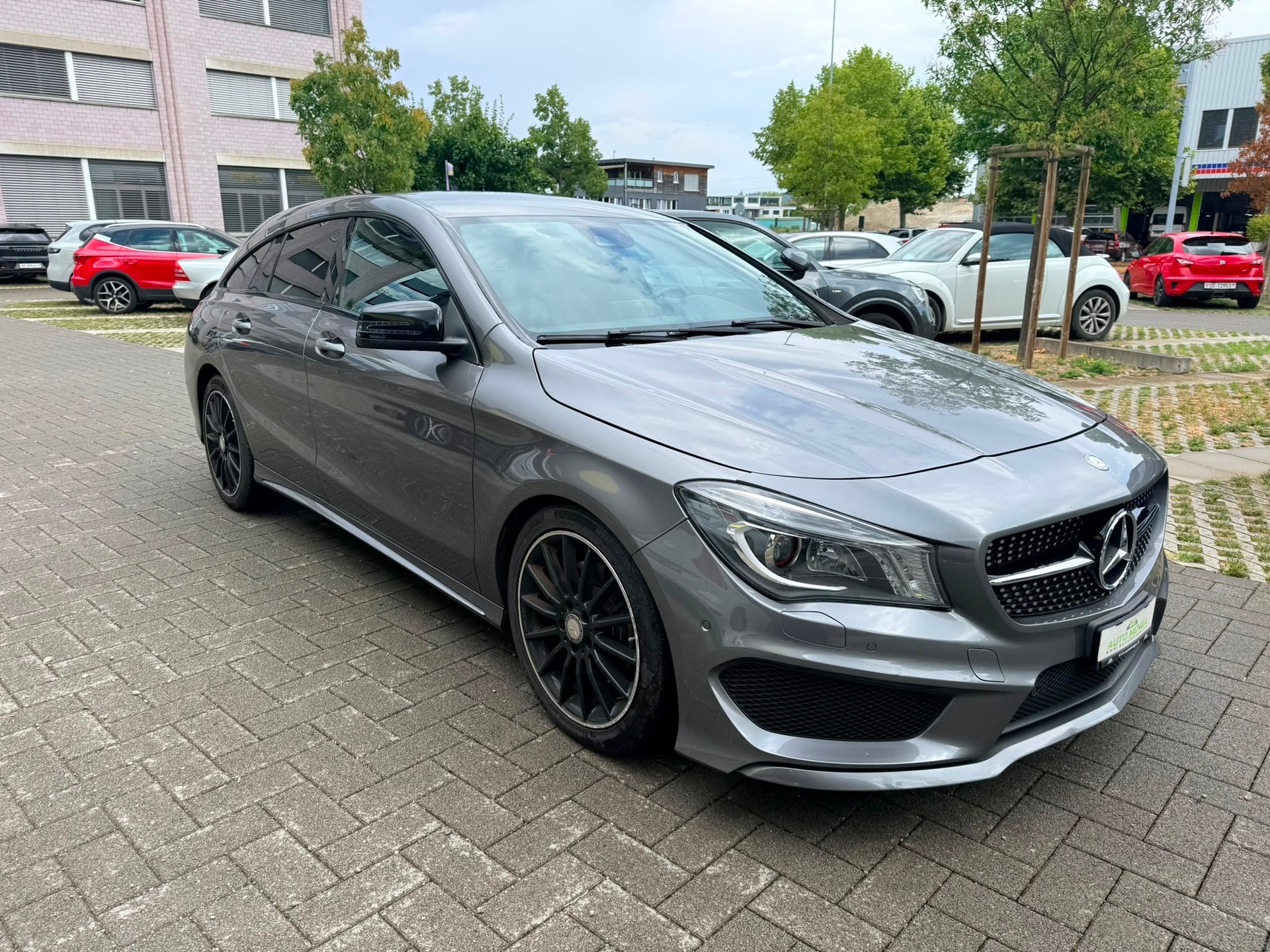 MERCEDES-BENZ CLA Shooting Brake 250 AMG Line 7G-DCT 4Matic-image-2