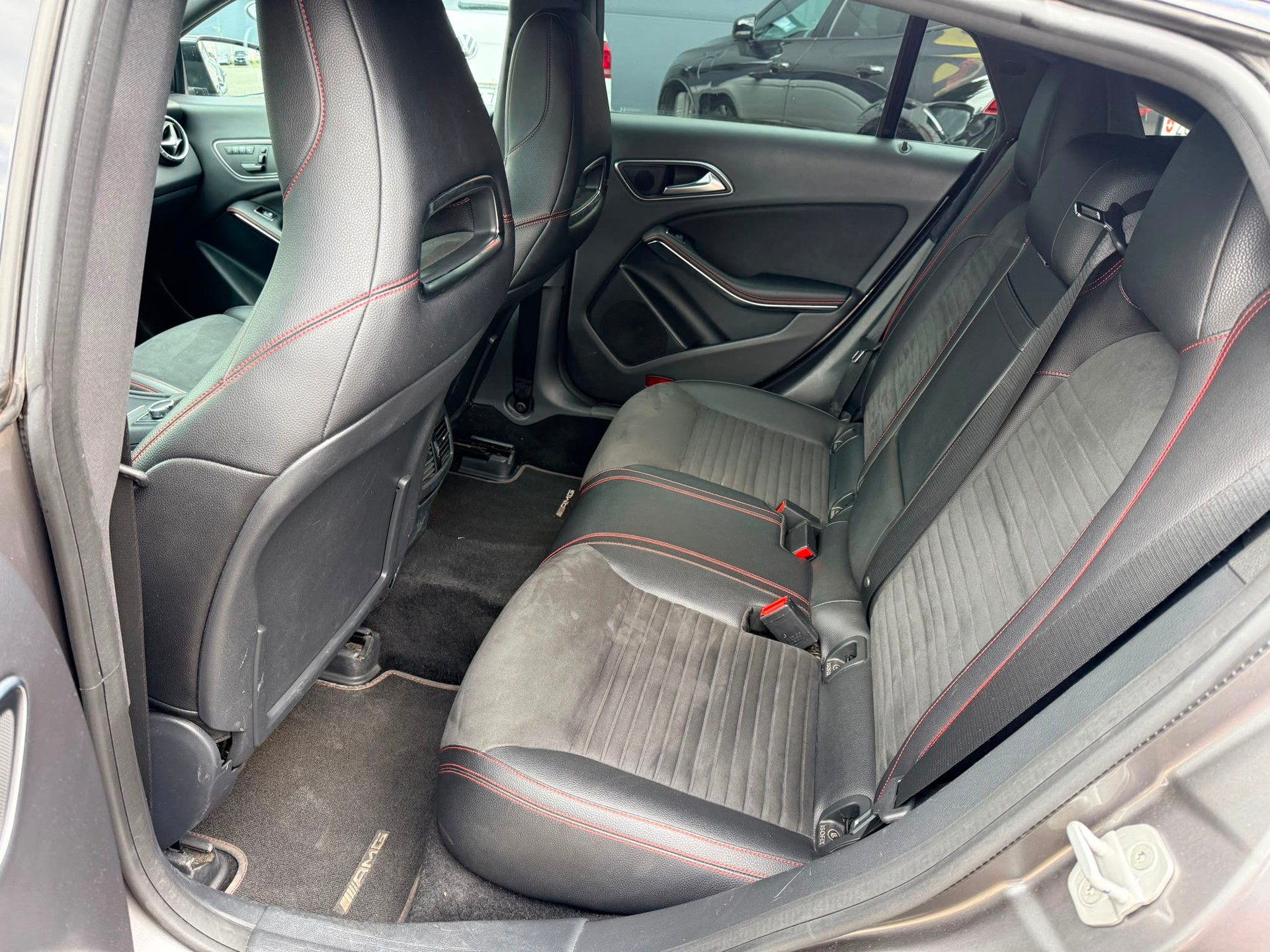 MERCEDES-BENZ CLA Shooting Brake 250 AMG Line 7G-DCT 4Matic-image-9