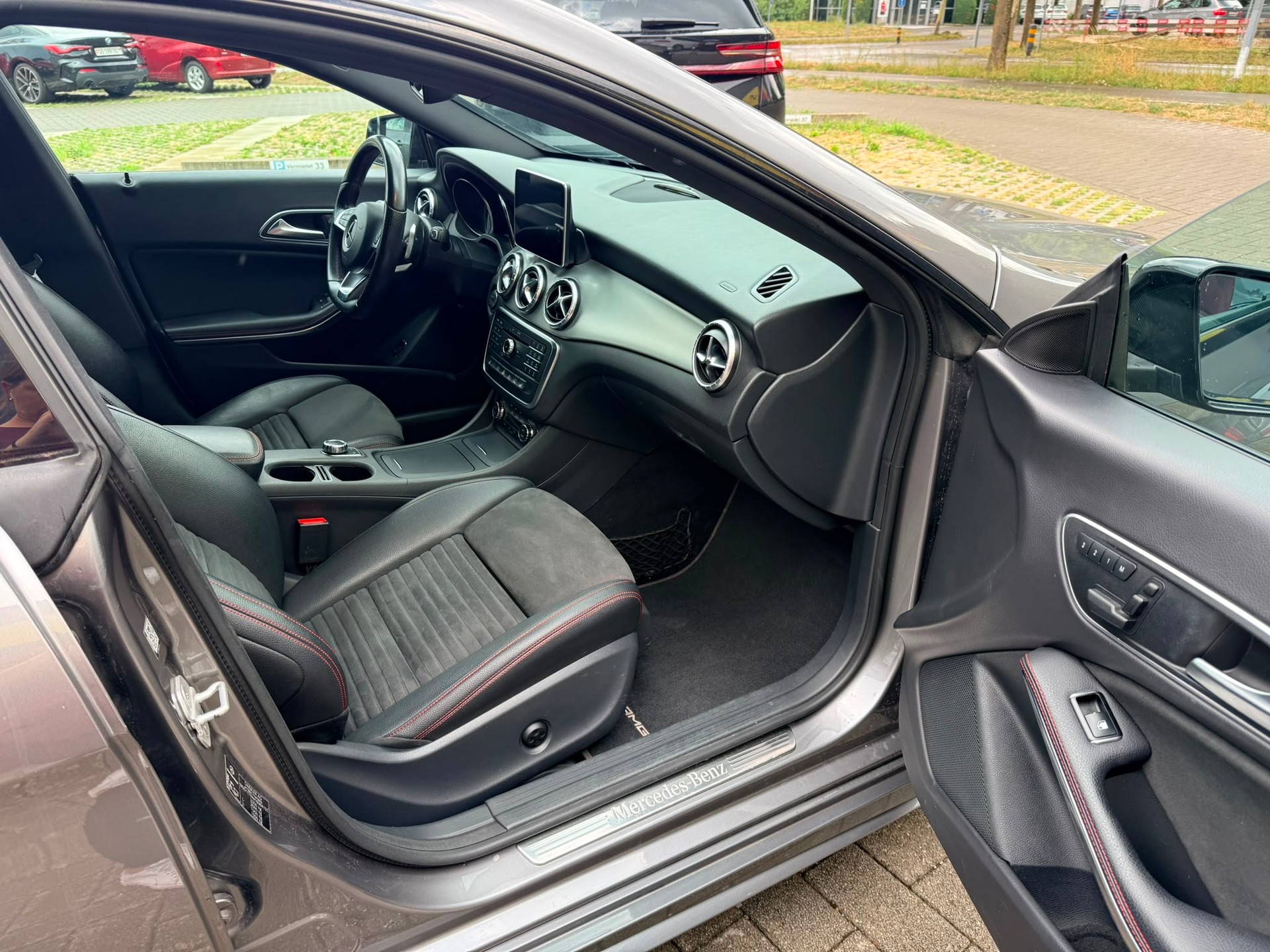 MERCEDES-BENZ CLA Shooting Brake 250 AMG Line 7G-DCT 4Matic-image-10