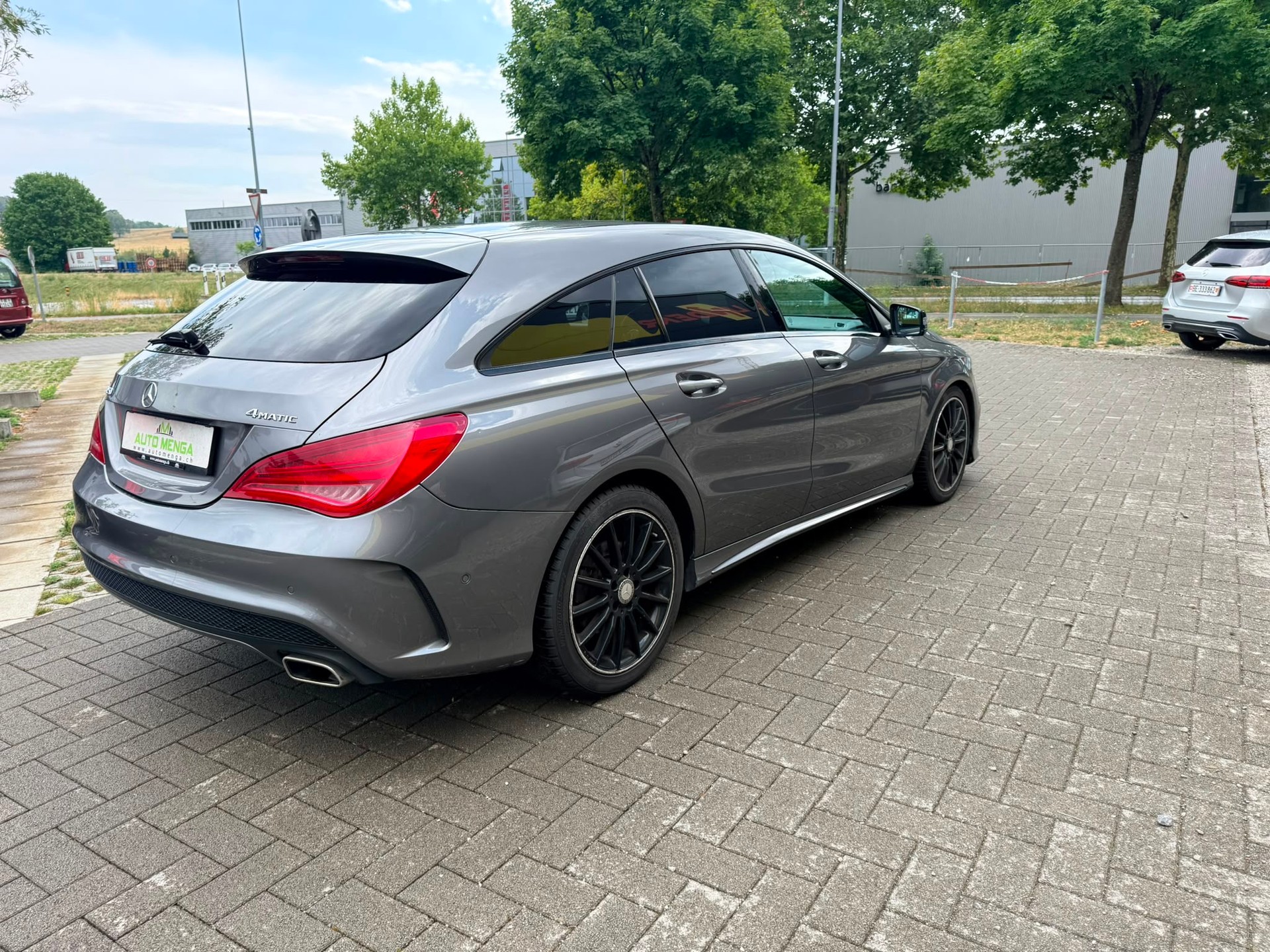 MERCEDES-BENZ CLA Shooting Brake 250 AMG Line 7G-DCT 4Matic-image-4