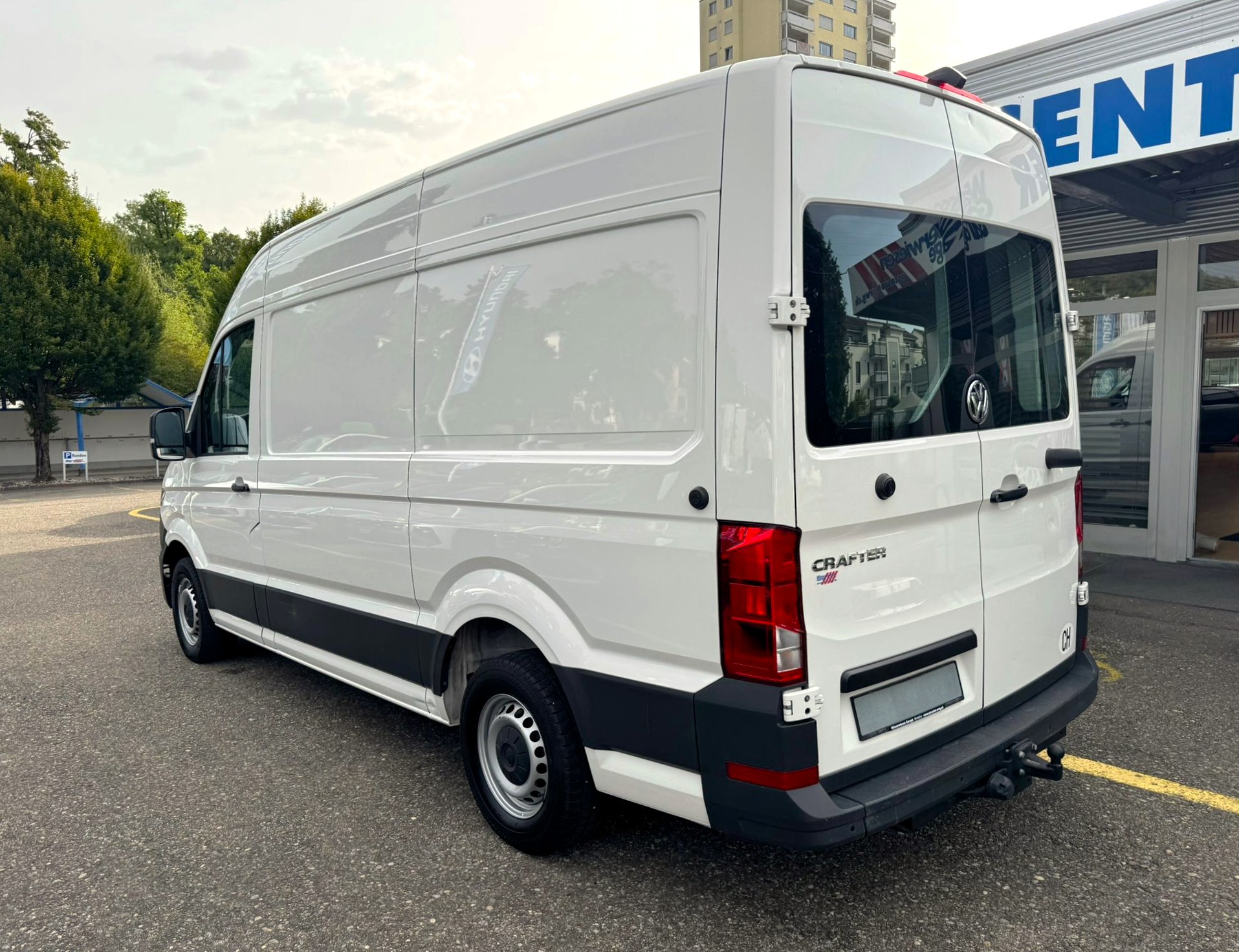 VW Crafter 35 2.0 TDI L3 AT-image-15