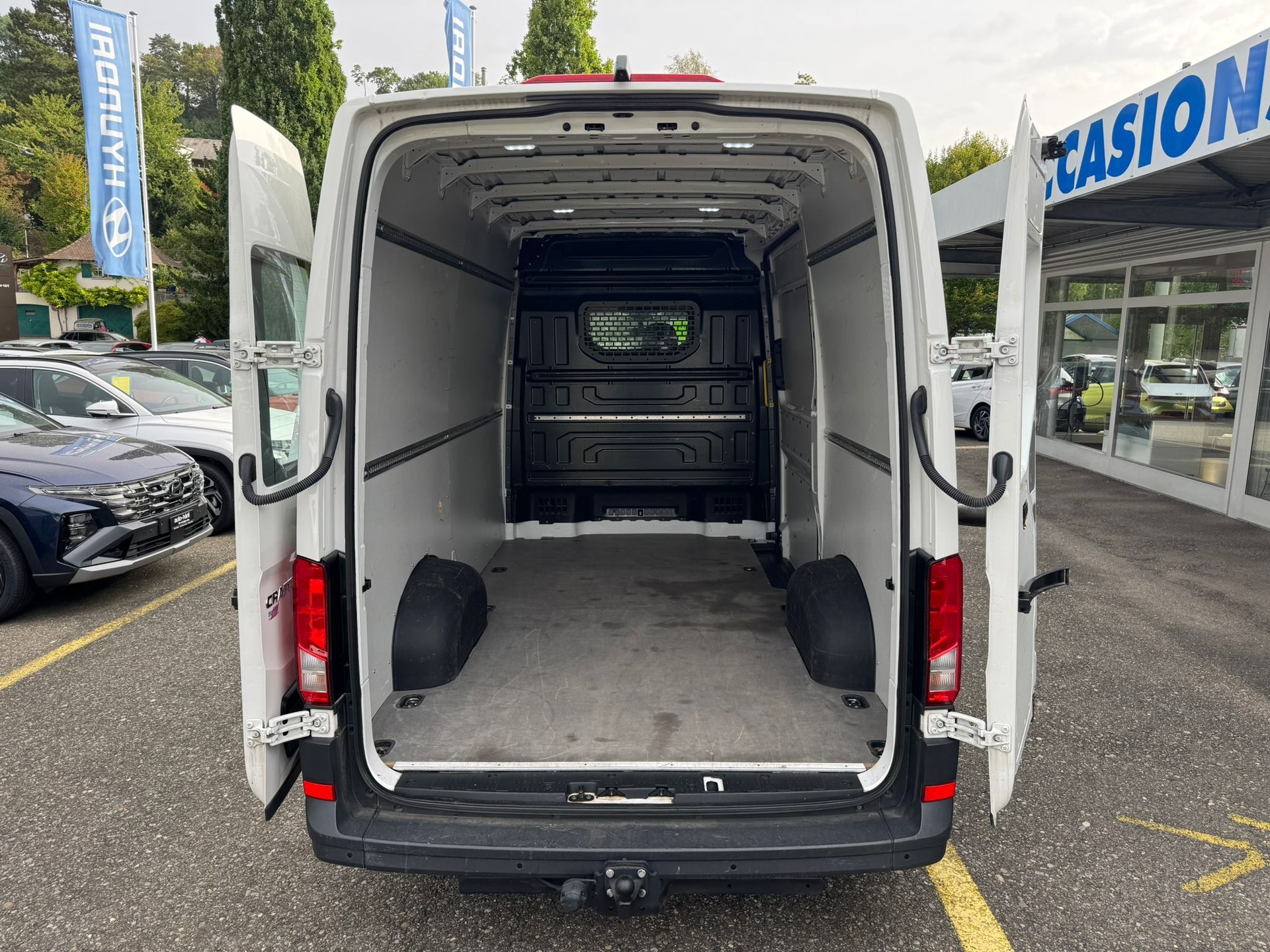 VW Crafter 35 2.0 TDI L3 AT-image-17
