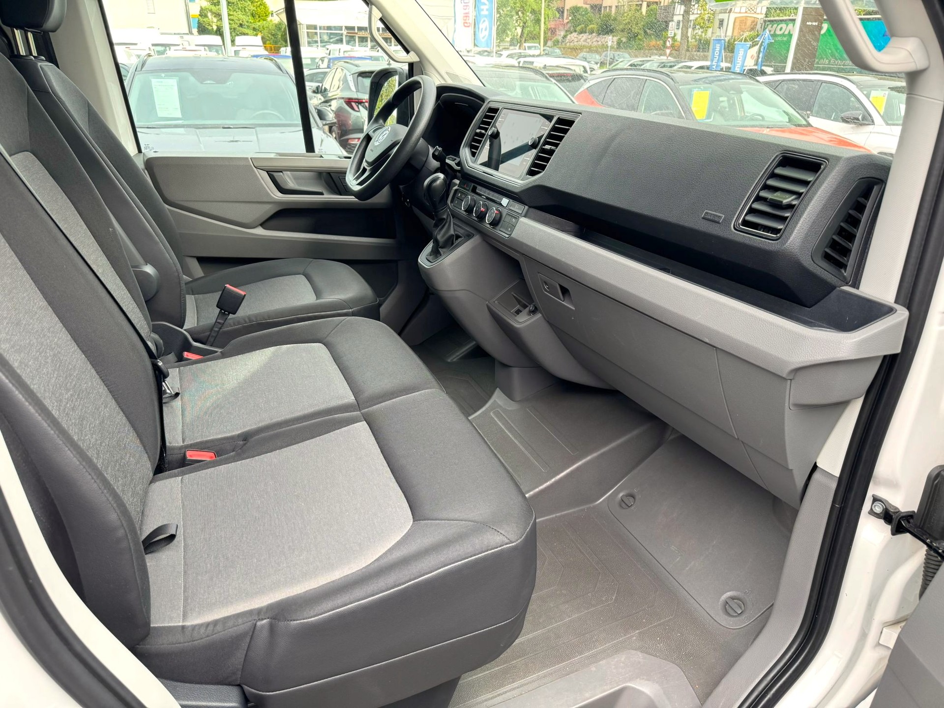 VW Crafter 35 2.0 TDI L3 AT-image-6