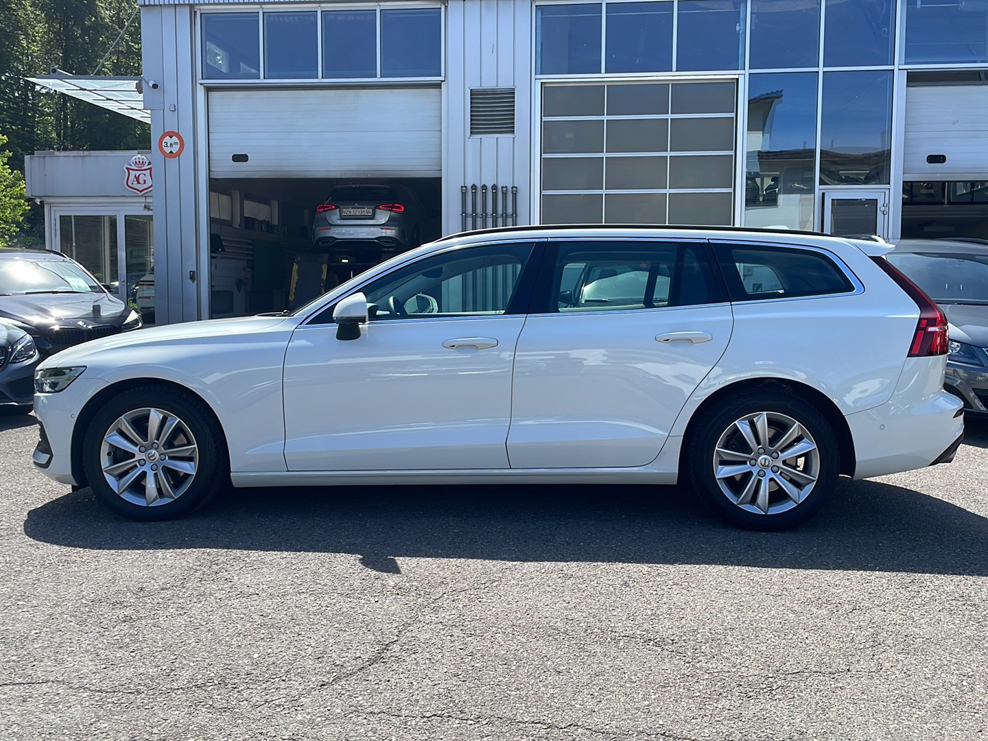 VOLVO V60 B4 Diesel Mild Hybrid Core Geartronic-image-1