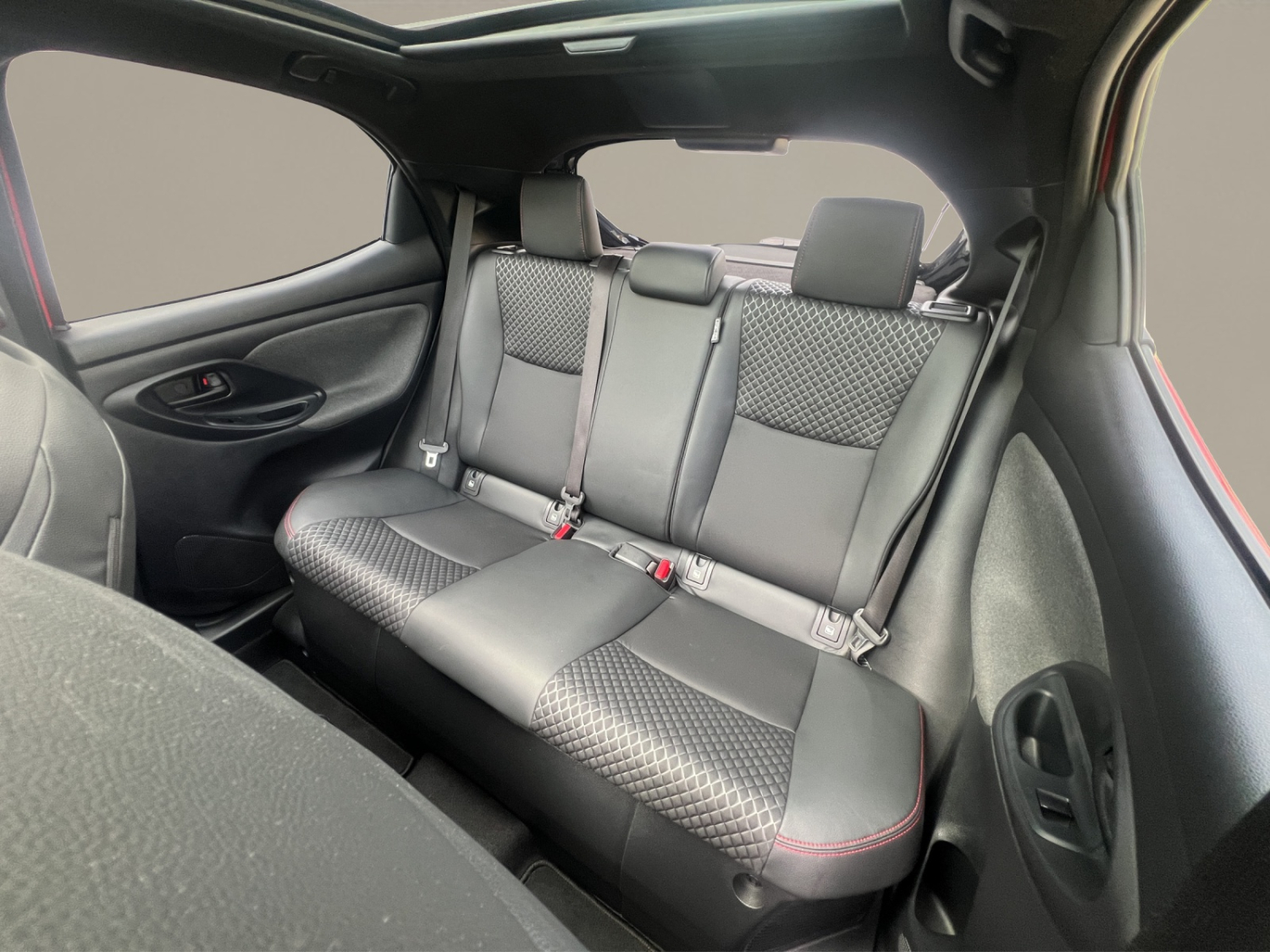 TOYOTA Yaris 1.5 VVT-i HSD Premiere Edition-image-22