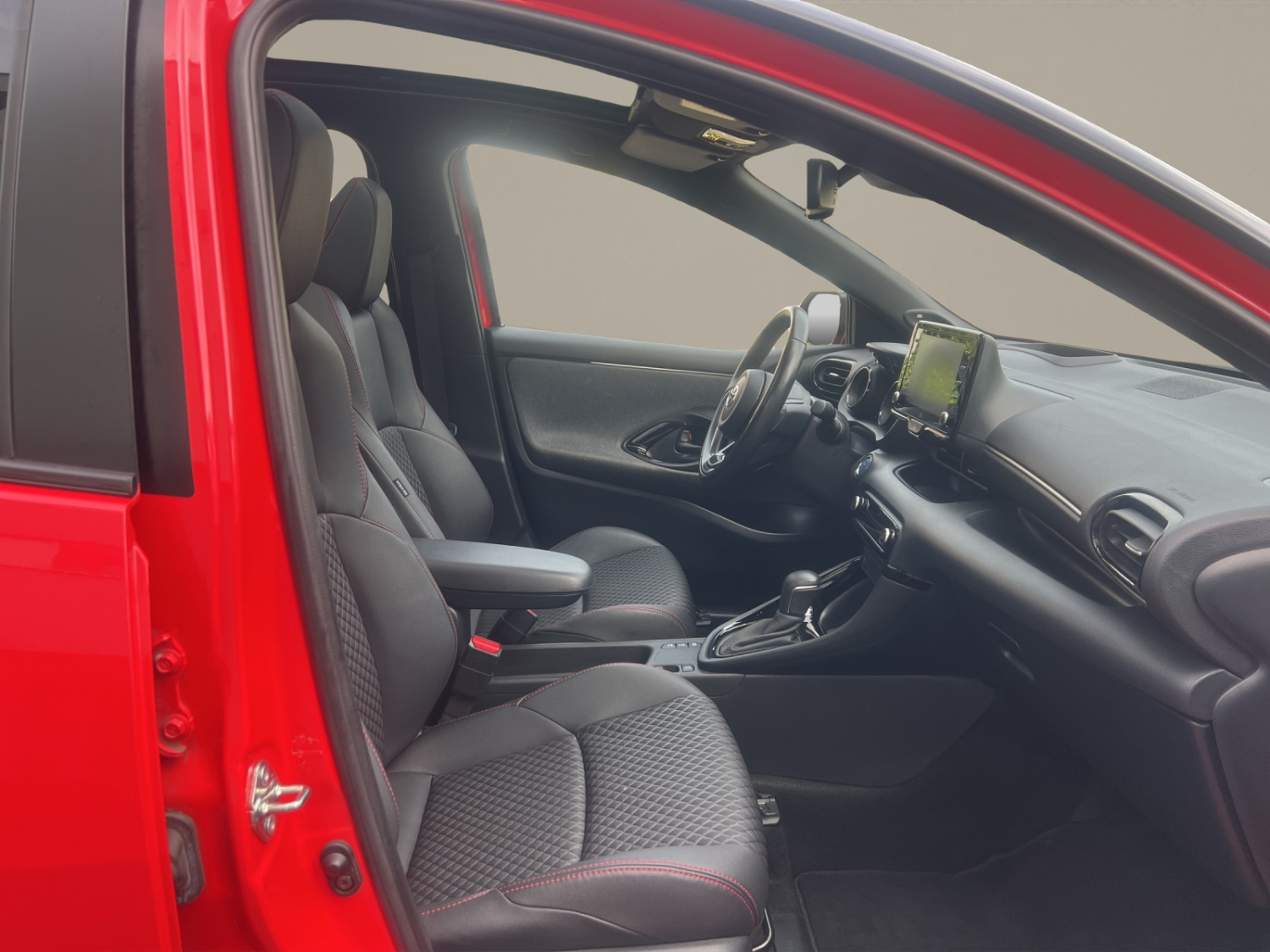 TOYOTA Yaris 1.5 VVT-i HSD Premiere Edition-image-9