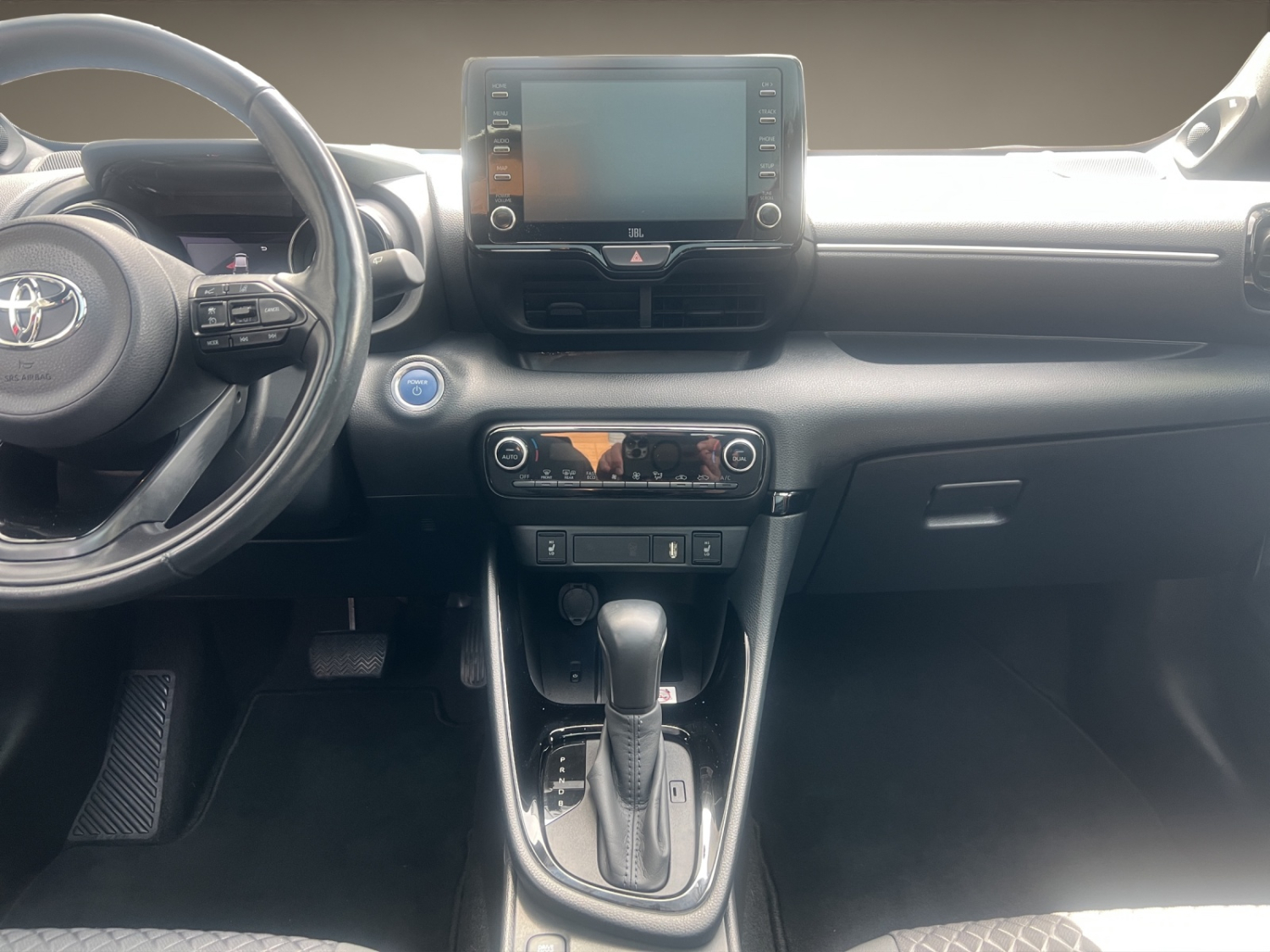 TOYOTA Yaris 1.5 VVT-i HSD Premiere Edition-image-12