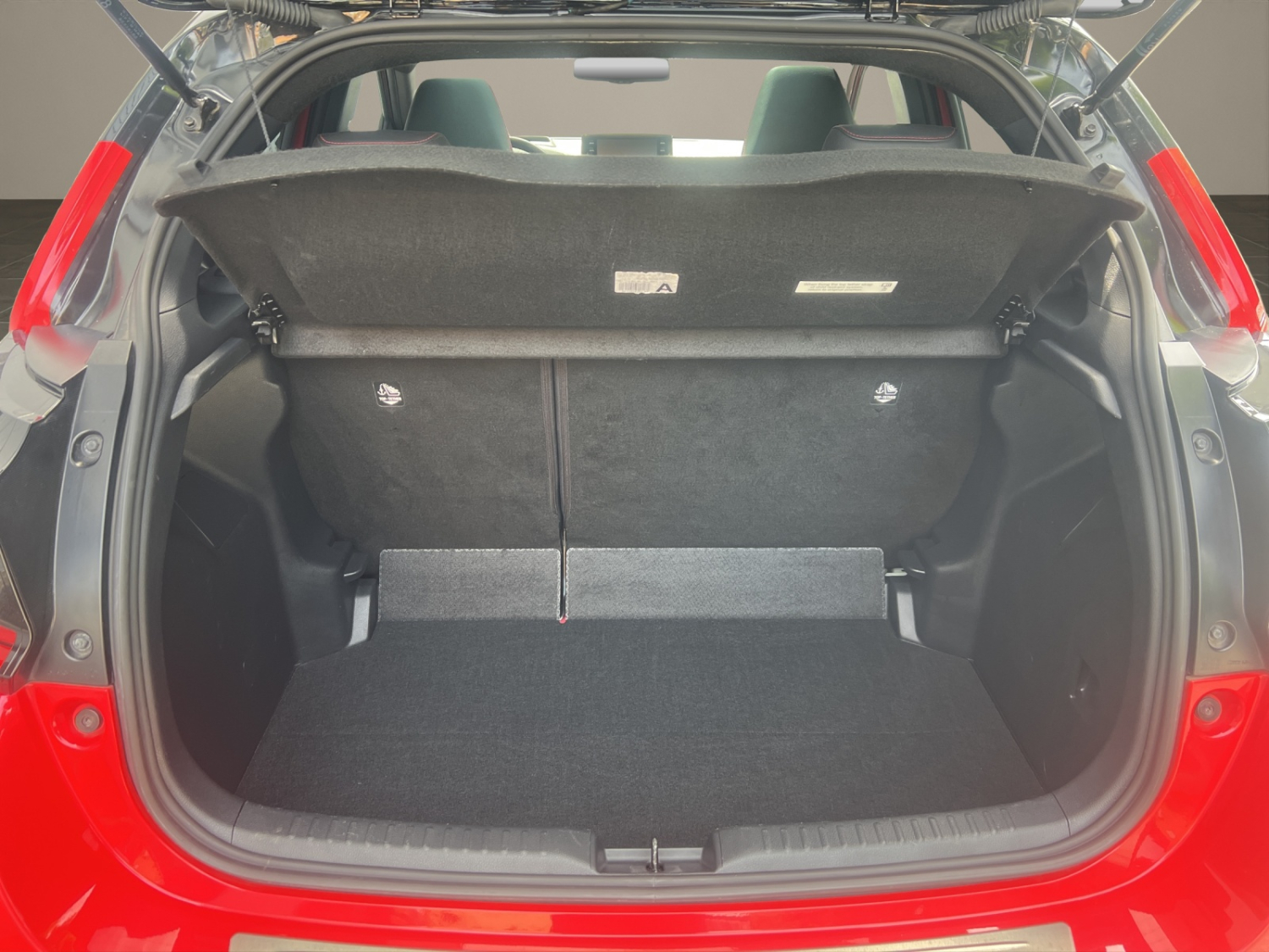 TOYOTA Yaris 1.5 VVT-i HSD Premiere Edition-image-23