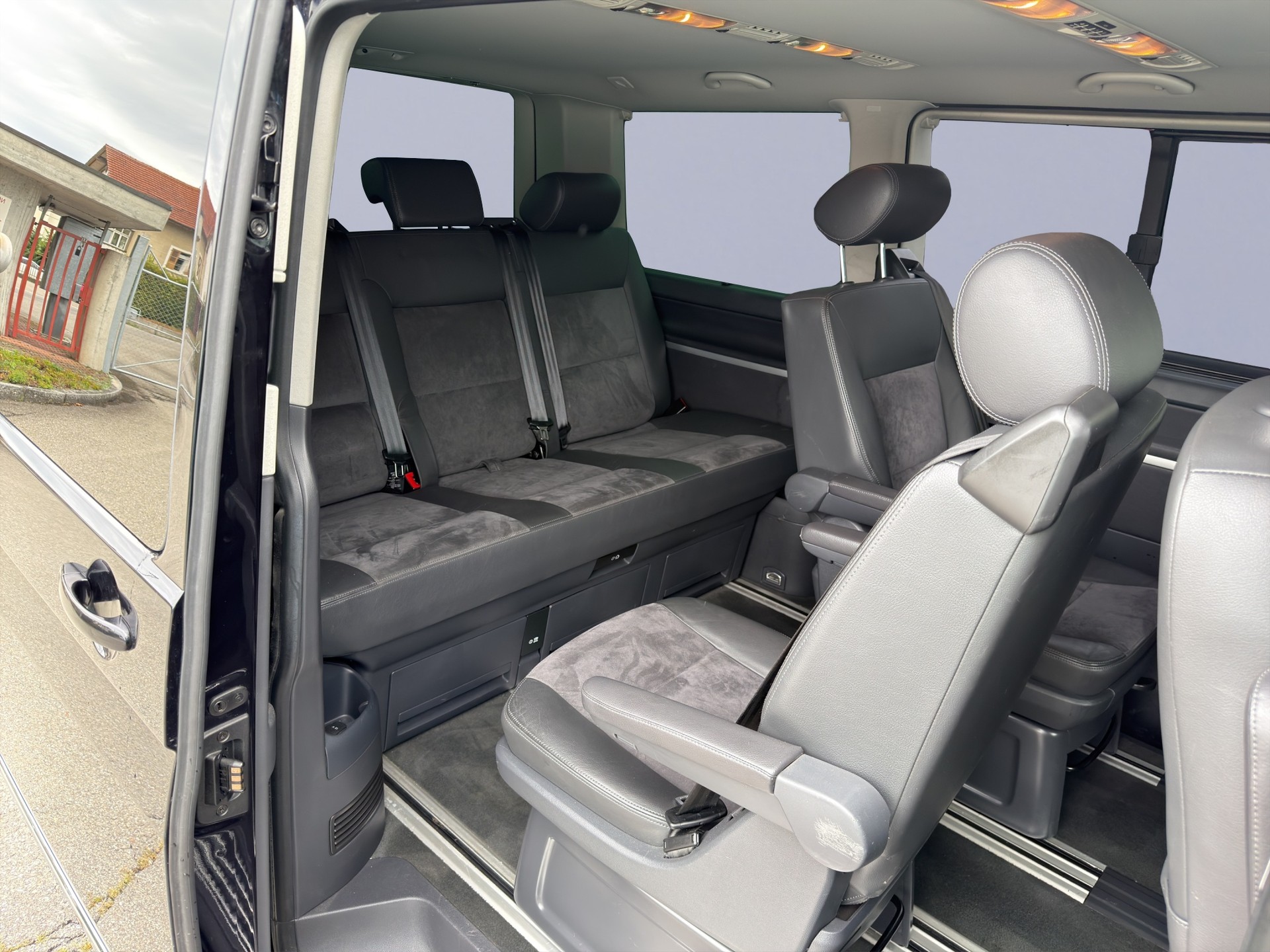 VW T5 Multivan 2.0 Bi-TDI CR Highline 4Motion DSG-image-11