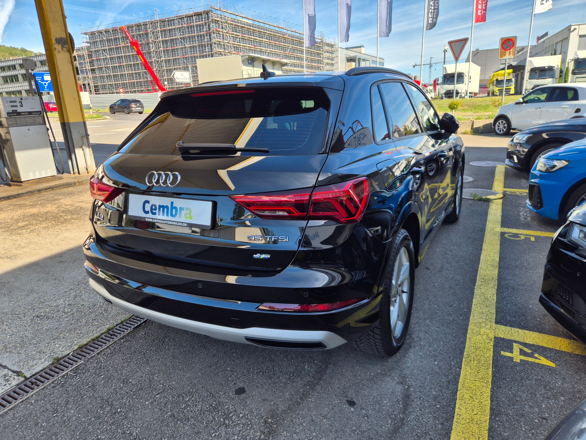 AUDI Q3 35 TFSI S line S-tronic-image-3