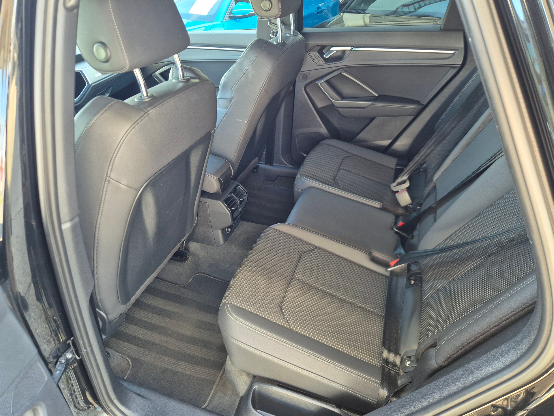 AUDI Q3 35 TFSI S line S-tronic-image-14