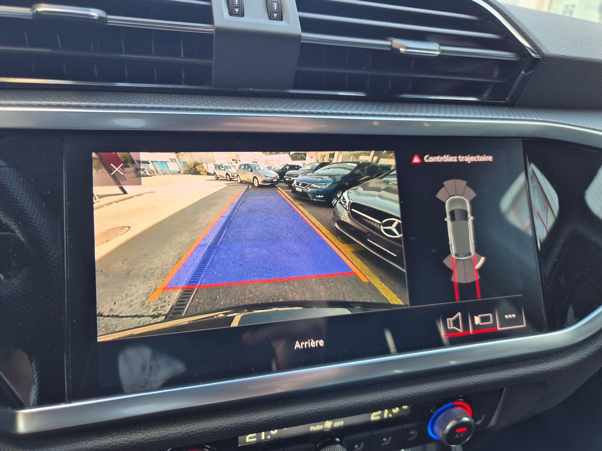 AUDI Q3 35 TFSI S line S-tronic-image-12