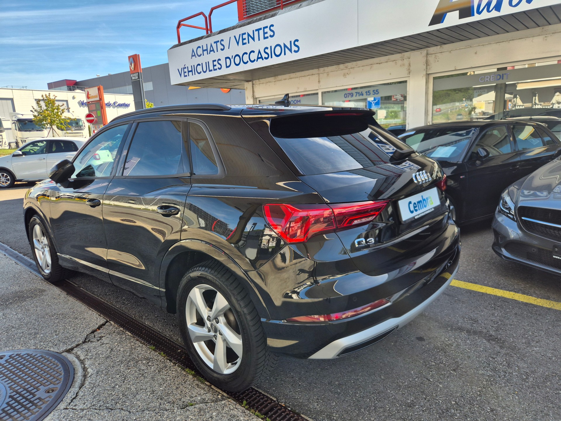 AUDI Q3 35 TFSI S line S-tronic-image-4