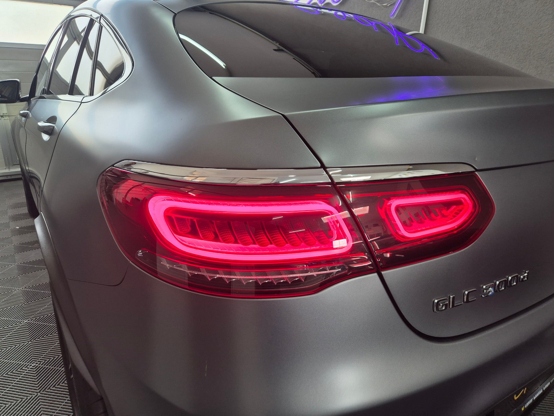 MERCEDES-BENZ GLC Coupé 300 d AMG Line 4Matic 9G-Tronic-image-2