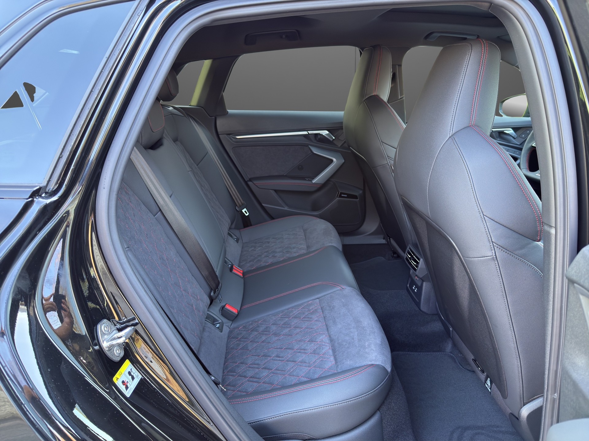 AUDI A3 Sportback TFSI 110 kW S line S tronic-image-13