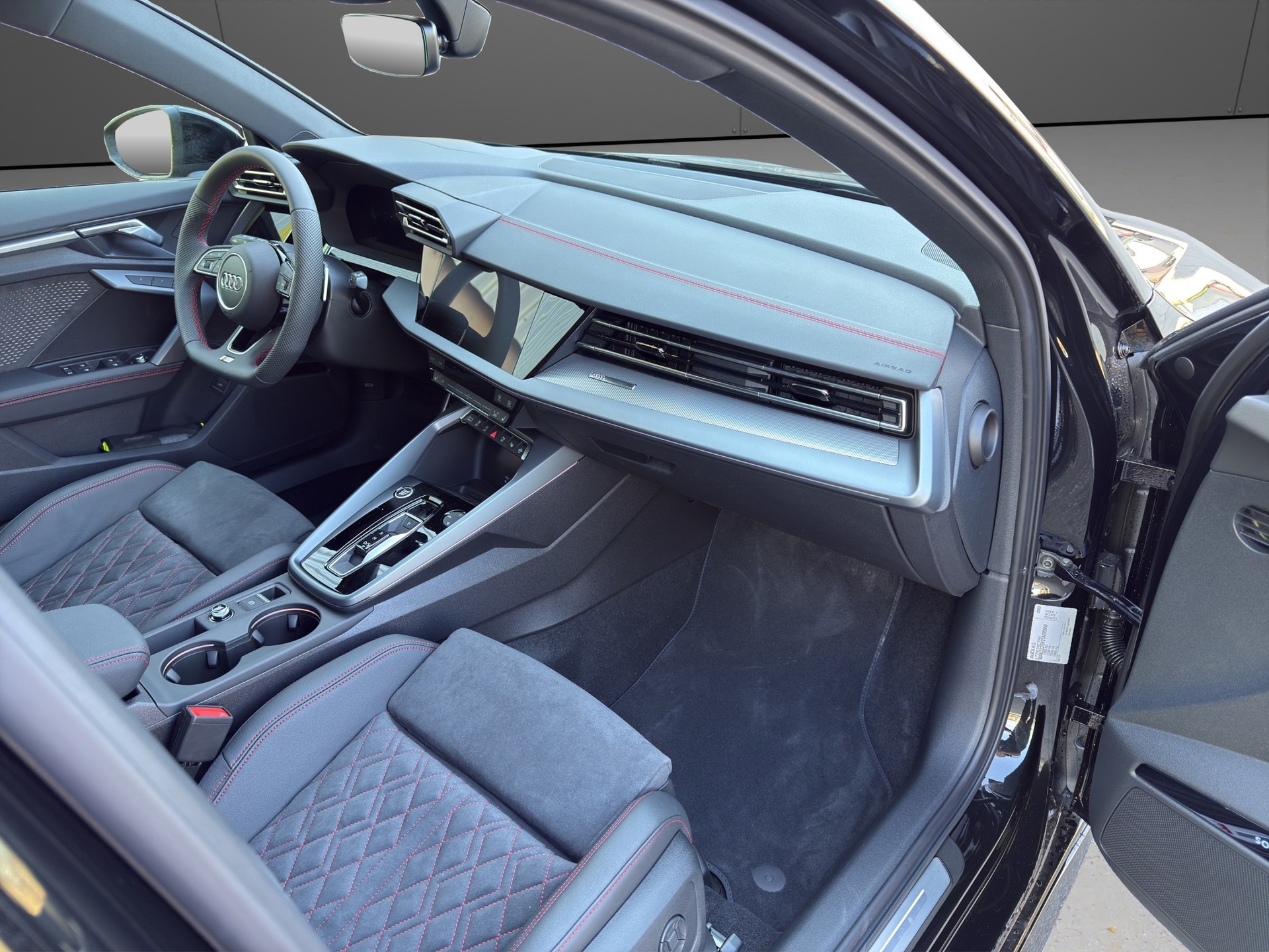 AUDI A3 Sportback TFSI 110 kW S line S tronic-image-12