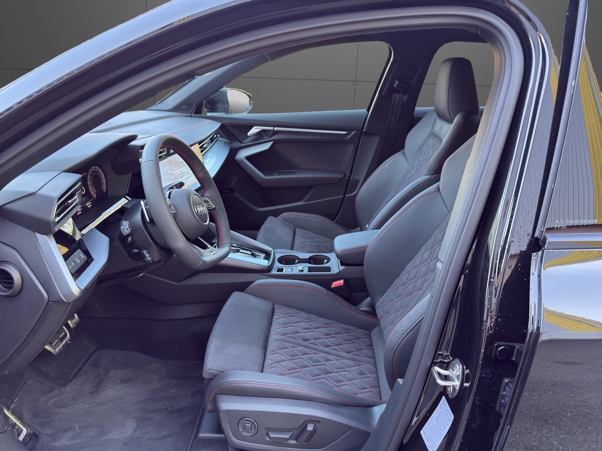 AUDI A3 Sportback TFSI 110 kW S line S tronic-image-8