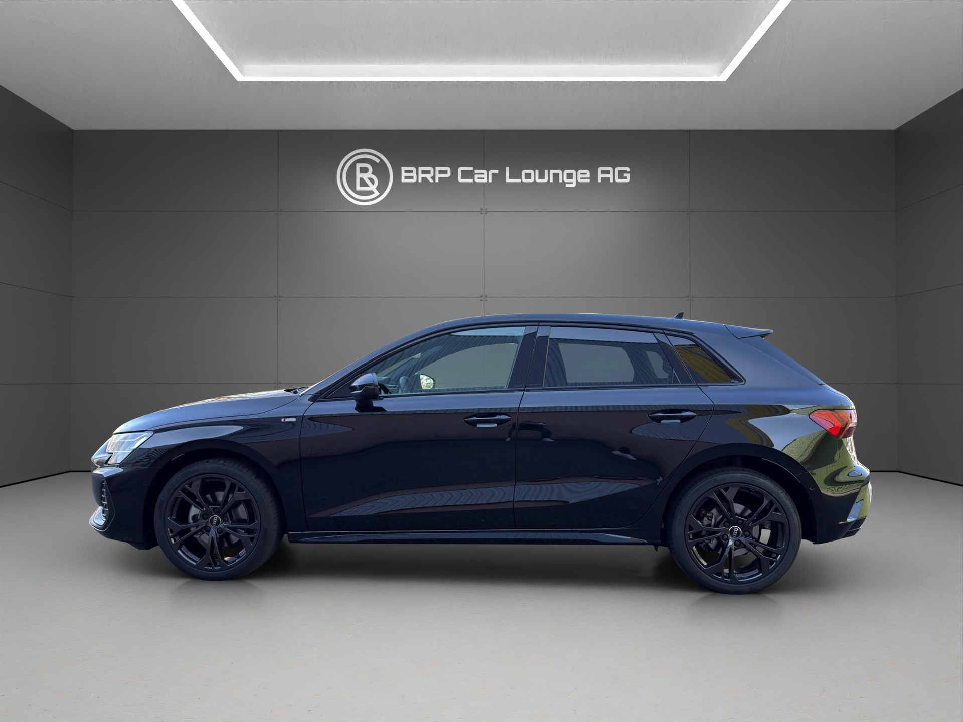 AUDI A3 Sportback TFSI 110 kW S line S tronic-image-1