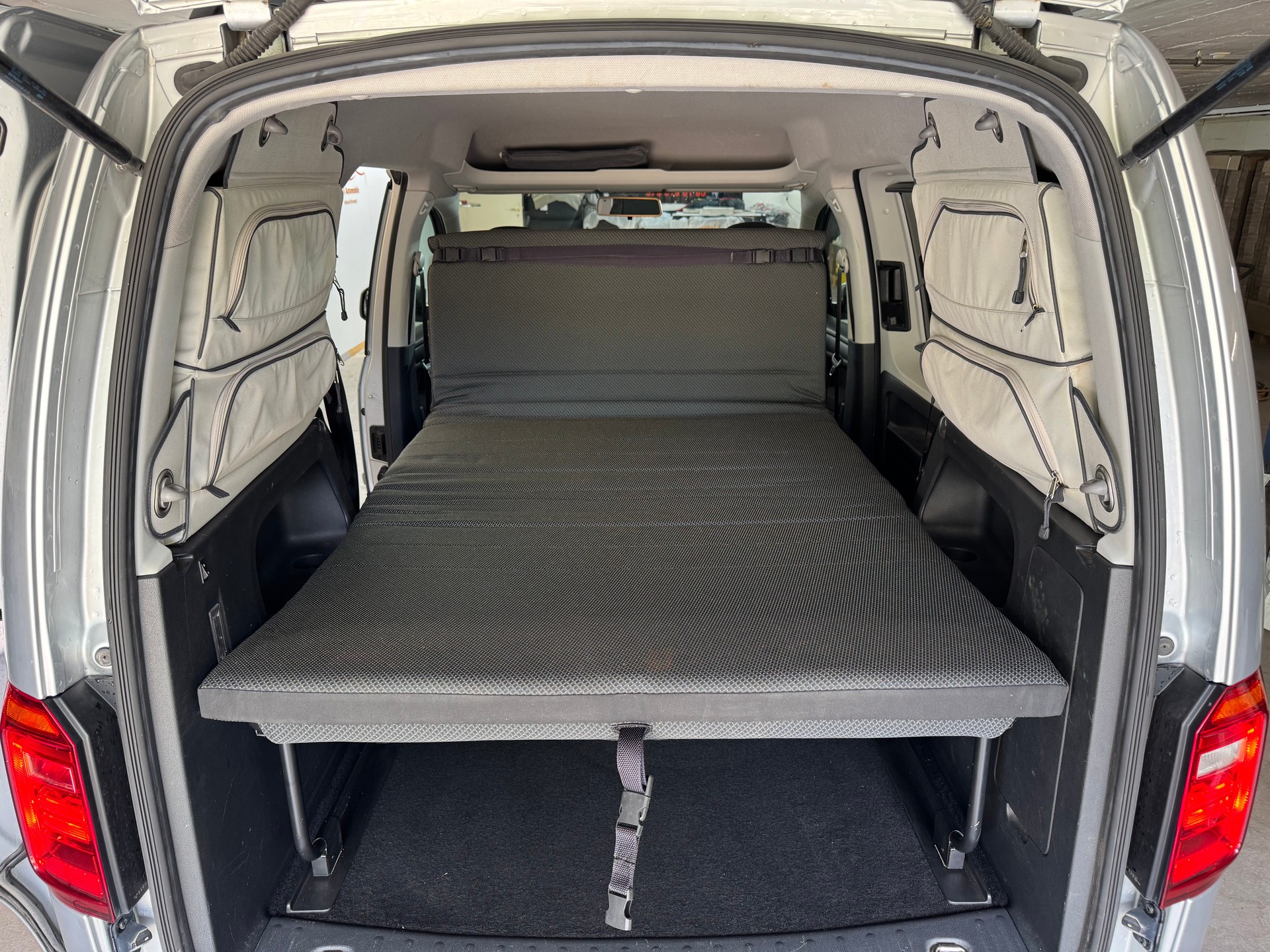 VW Caddy 2.0 TDI Family Beach-image-12