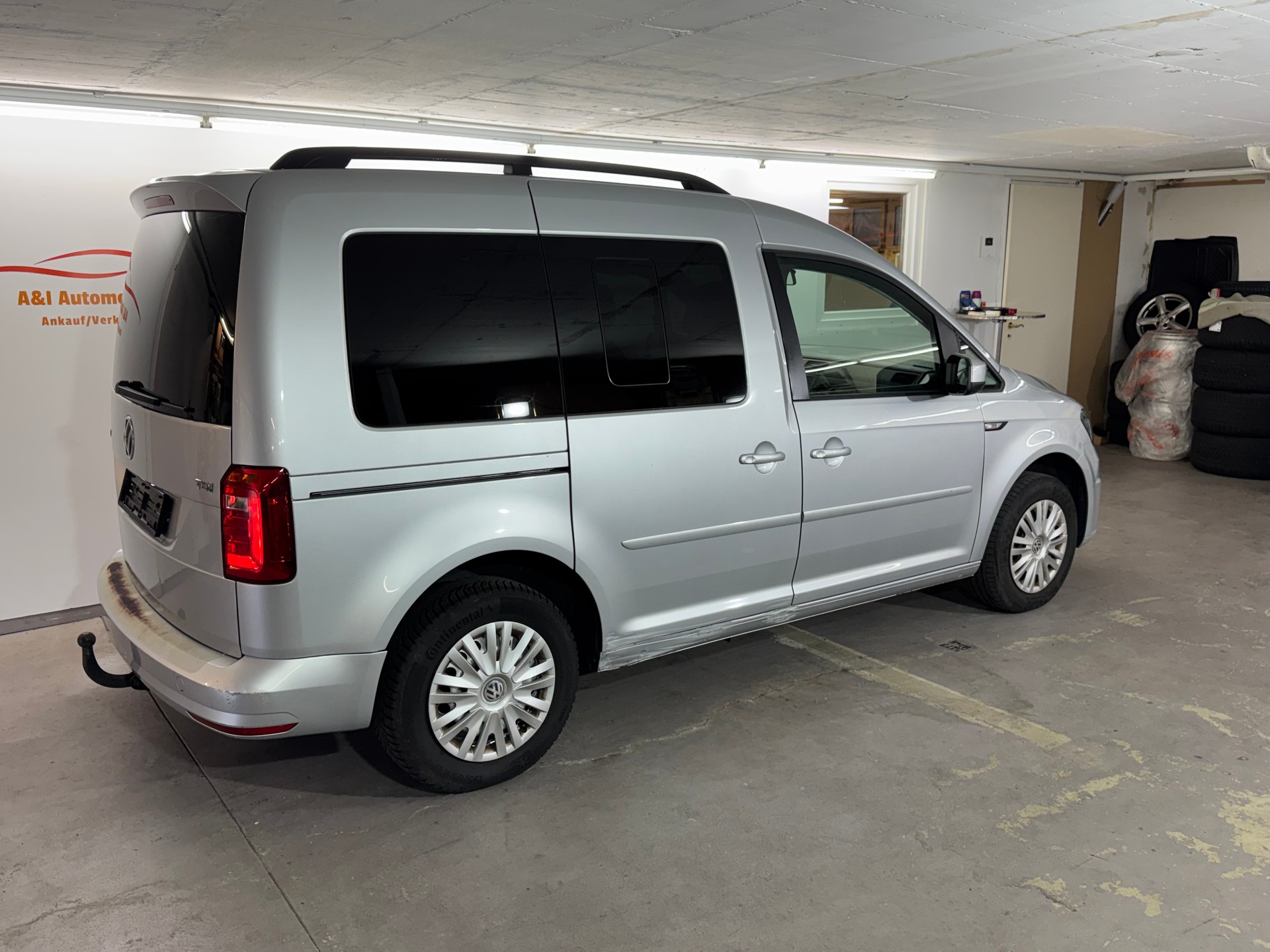 VW Caddy 2.0 TDI Family Beach-image-2