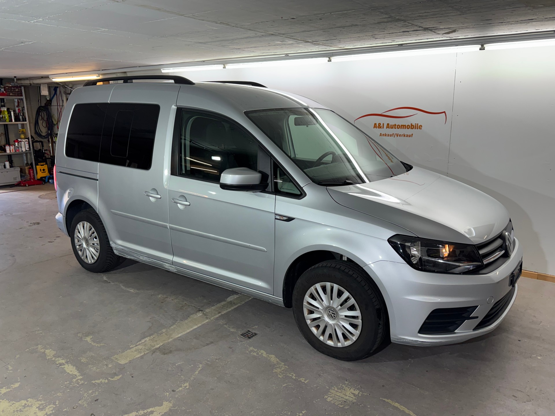 VW Caddy 2.0 TDI Family Beach-image-1