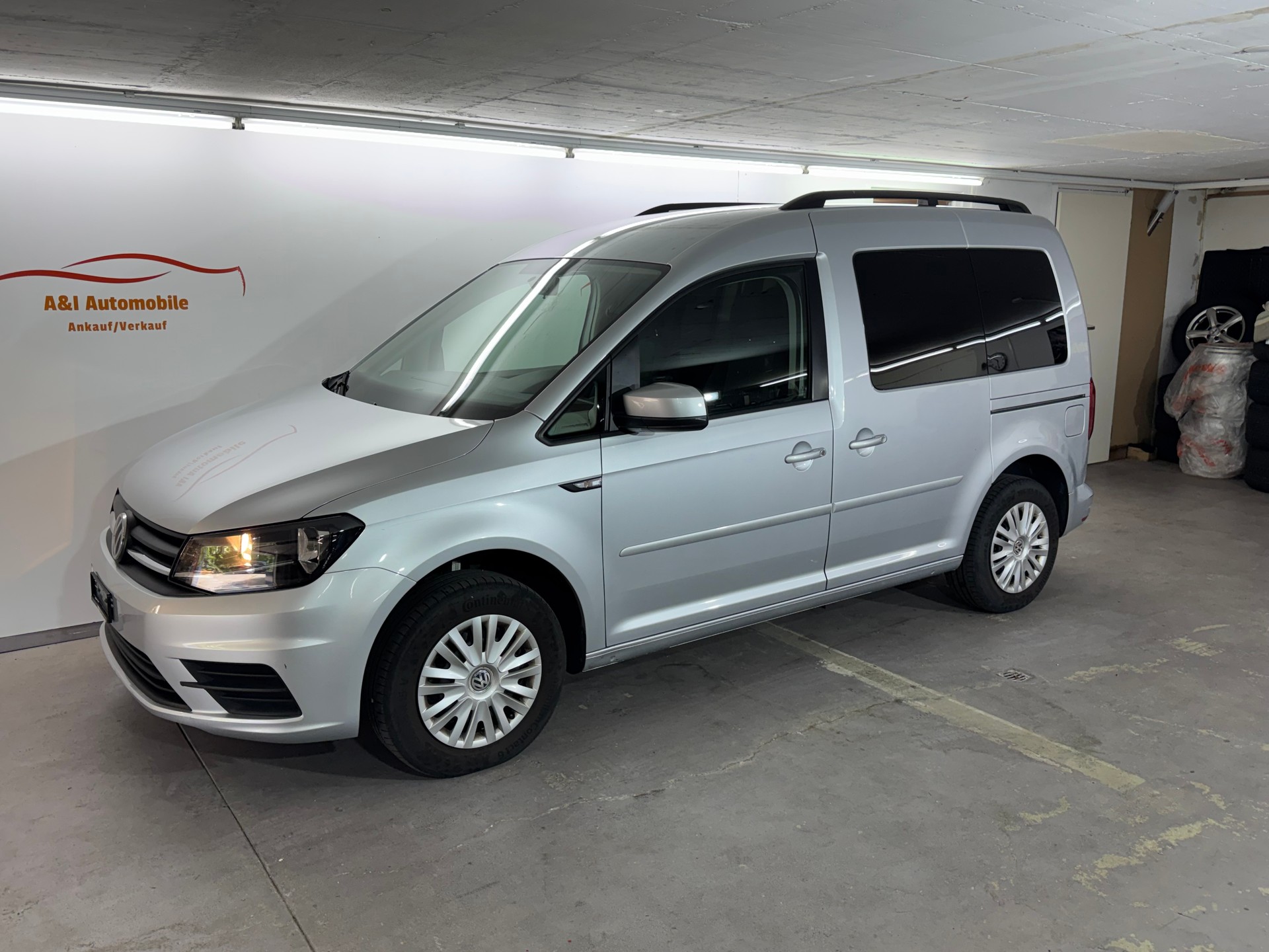 VW Caddy 2.0 TDI Family Beach-image-0