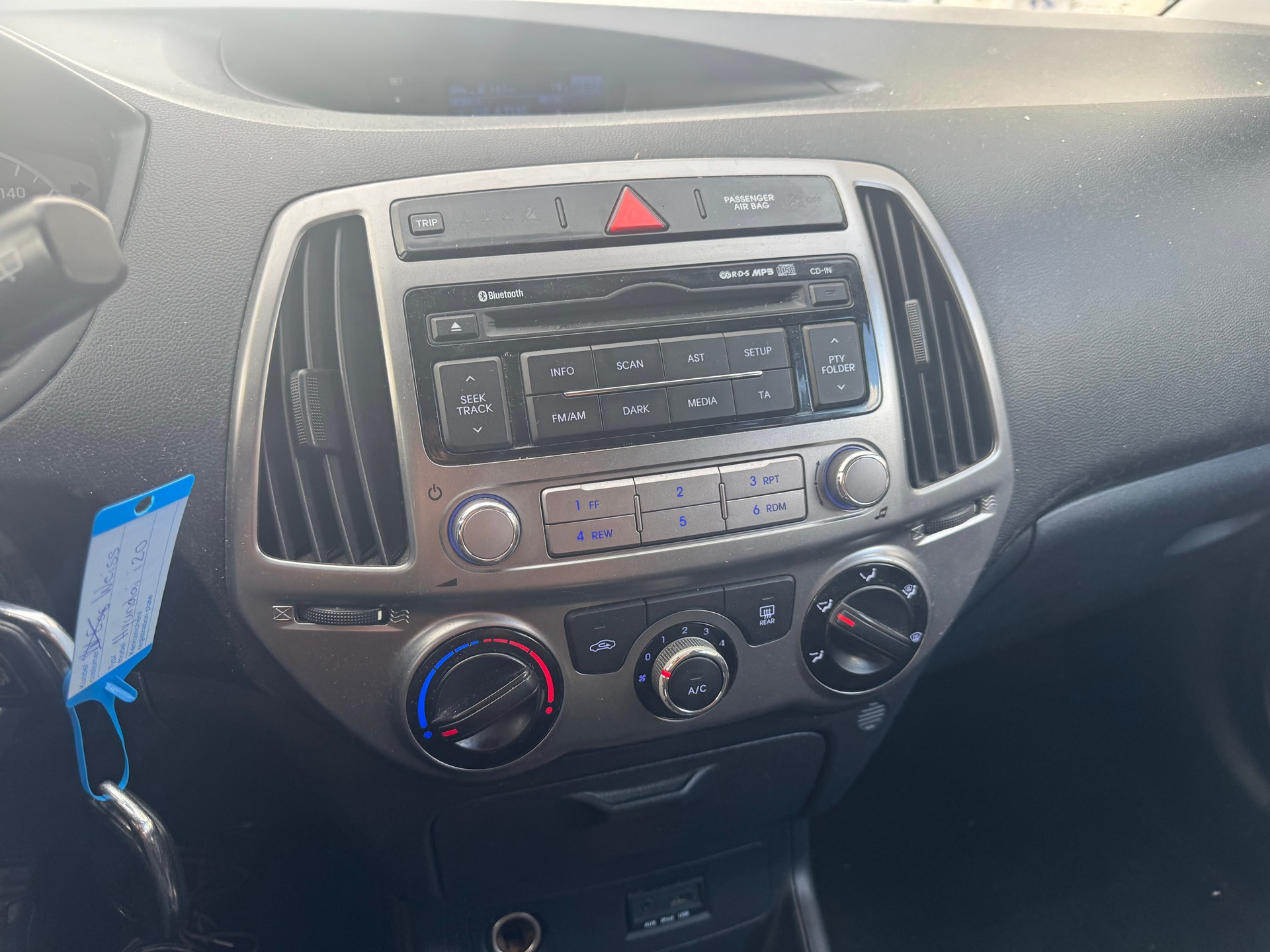 HYUNDAI i20 1.2 Comfort-image-8