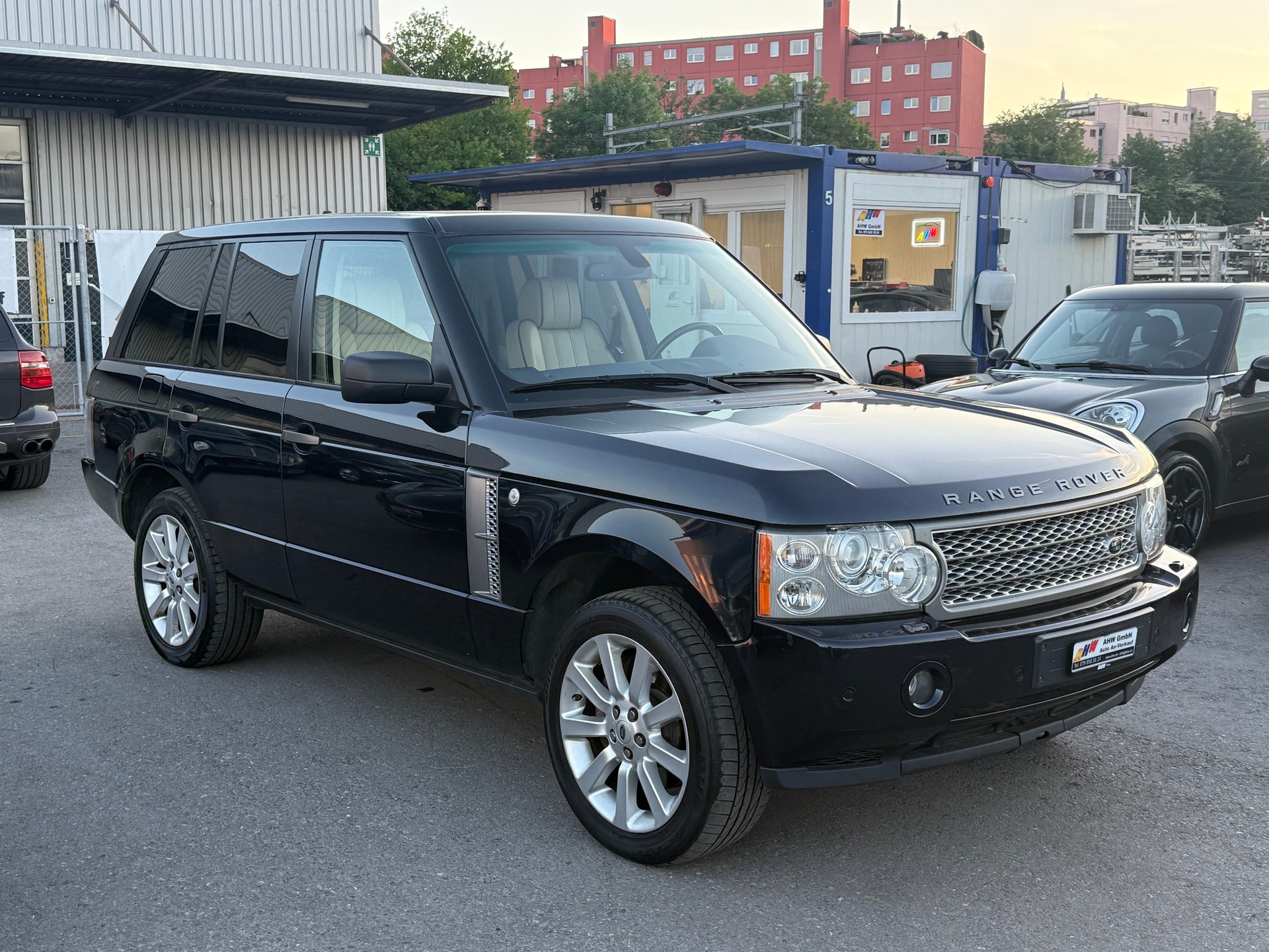 LAND ROVER Range Rover 4.2 V8 SC Automatic / Frisch ab MFK & Service / Rear Seat Entertainment / harman/kardon / Schiebedach Facelift-image-2