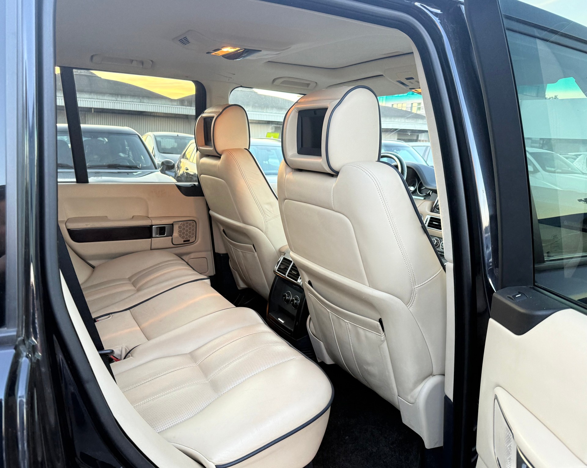 LAND ROVER Range Rover 4.2 V8 SC Automatic / Frisch ab MFK & Service / Rear Seat Entertainment / harman/kardon / Schiebedach Facelift-image-9