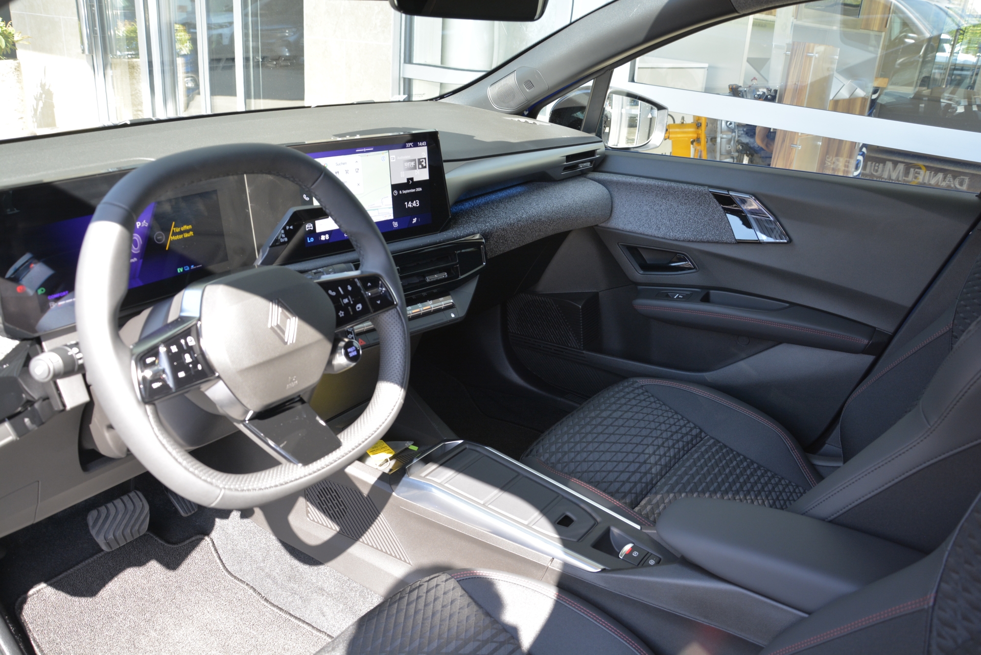 RENAULT CLIO techno full hybrid E-Tech 160-image-4