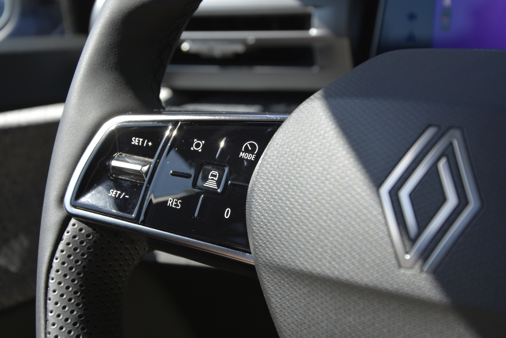 RENAULT CLIO techno full hybrid E-Tech 160-image-11