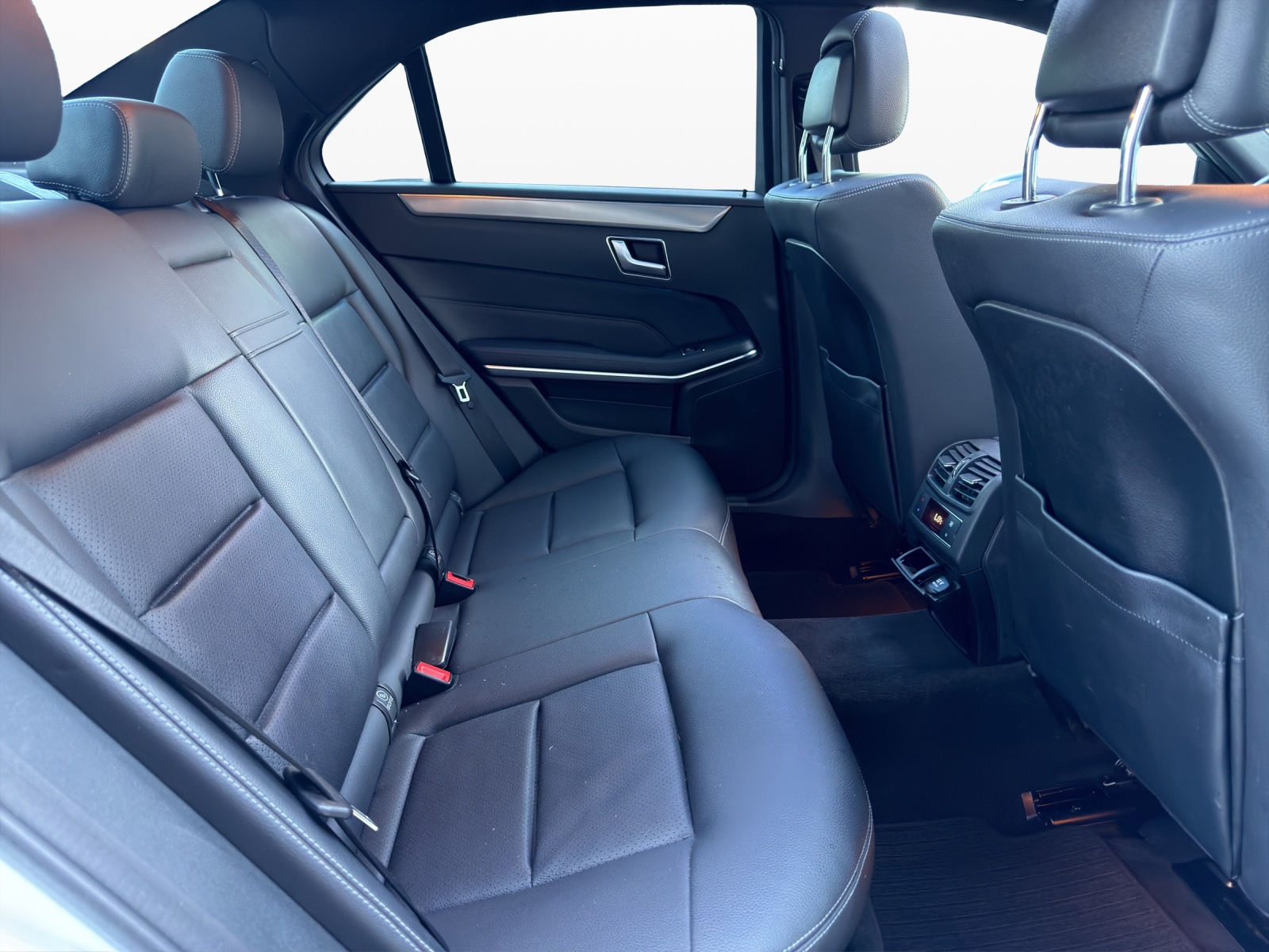 MERCEDES-BENZ E 250 BlueTEC Avantgarde 4Matic 7G-Tronic-image-17
