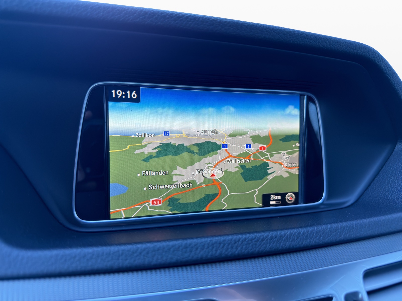 MERCEDES-BENZ E 250 BlueTEC Avantgarde 4Matic 7G-Tronic-image-11