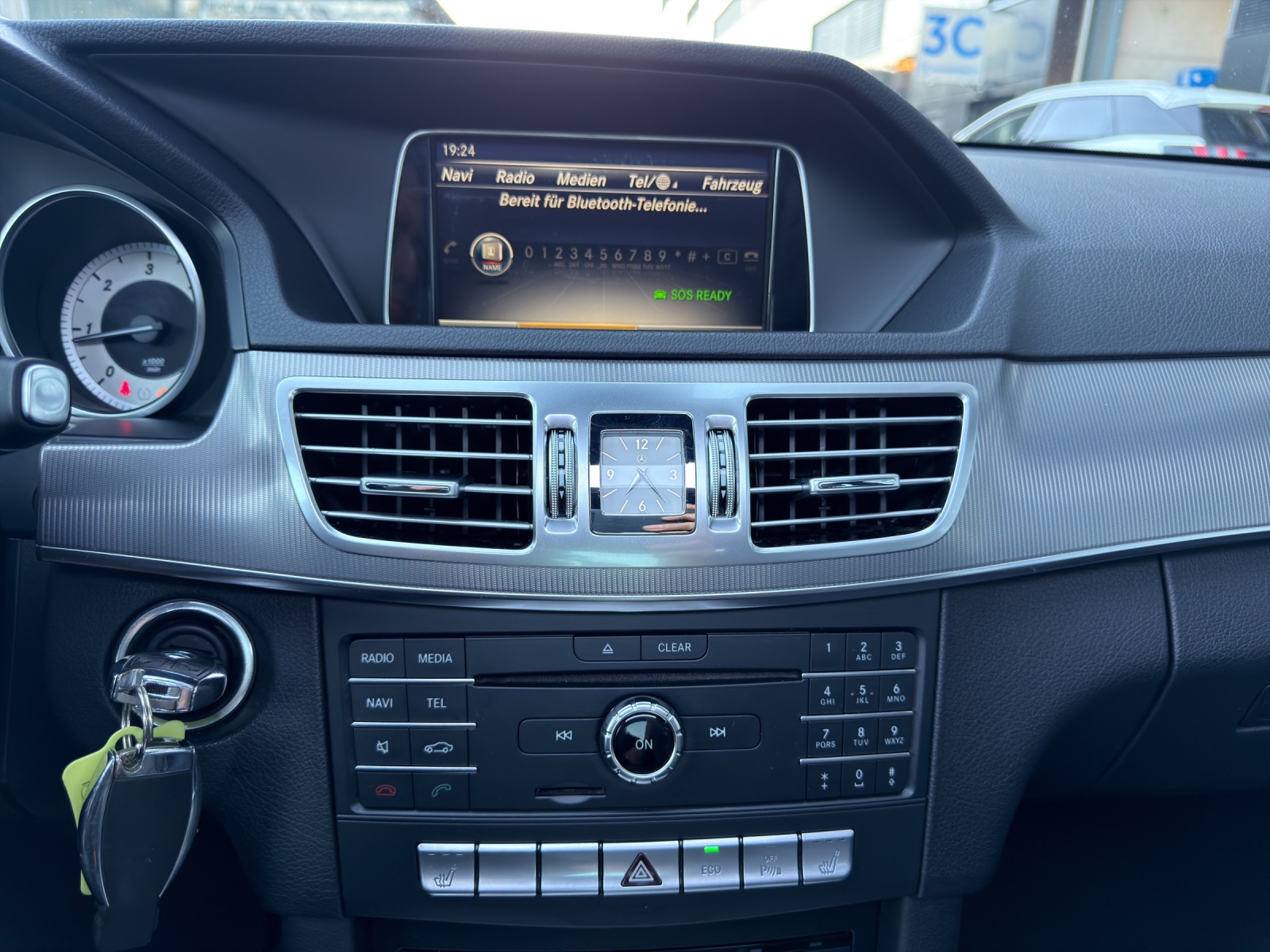 MERCEDES-BENZ E 250 BlueTEC Avantgarde 4Matic 7G-Tronic-image-25