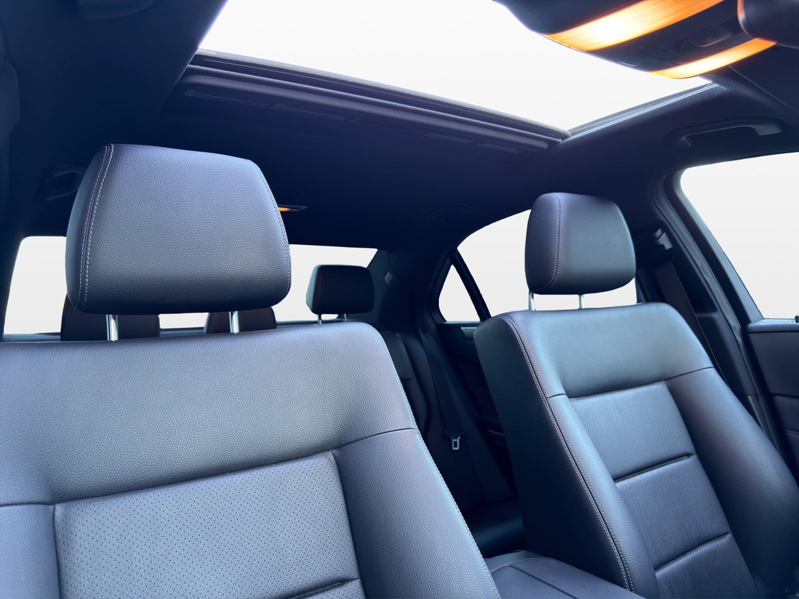MERCEDES-BENZ E 250 BlueTEC Avantgarde 4Matic 7G-Tronic-image-14