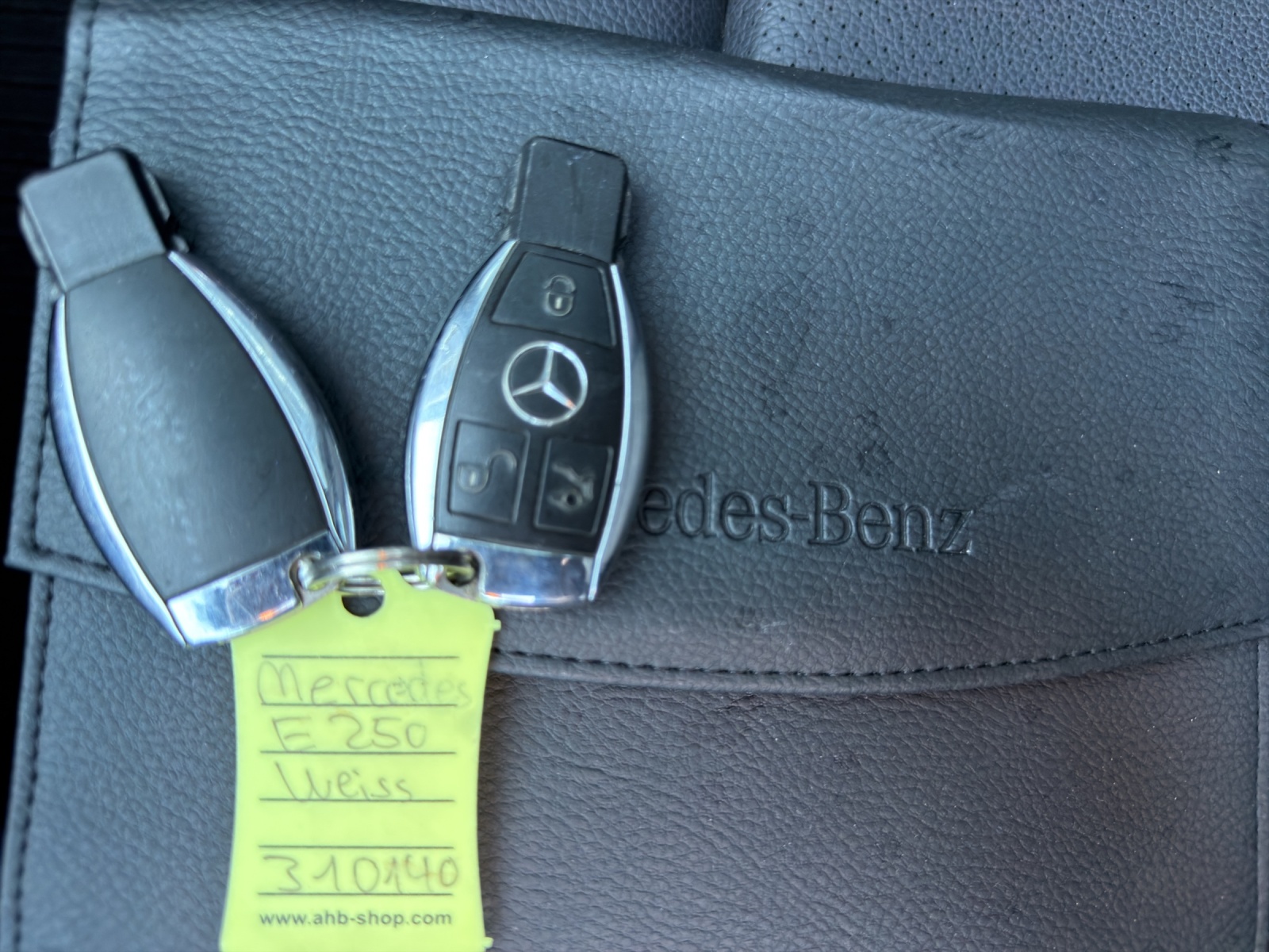 MERCEDES-BENZ E 250 BlueTEC Avantgarde 4Matic 7G-Tronic-image-22