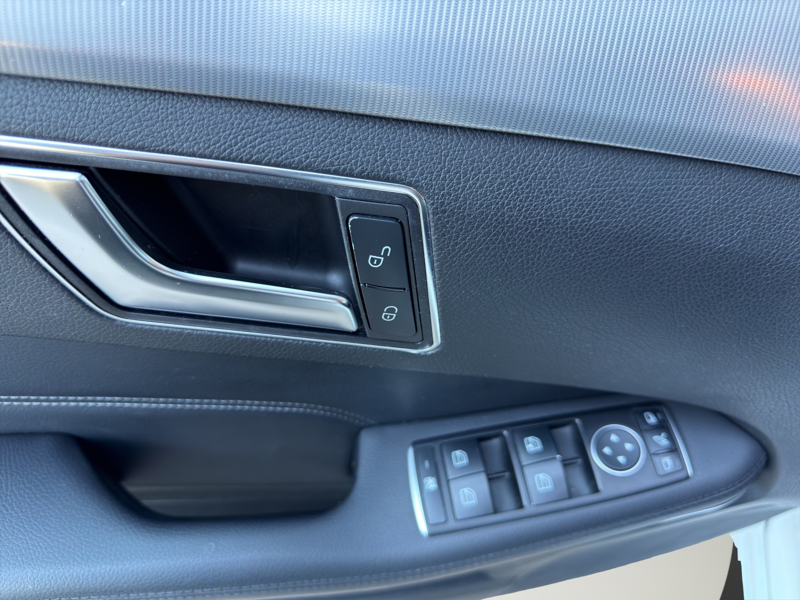 MERCEDES-BENZ E 250 BlueTEC Avantgarde 4Matic 7G-Tronic-image-9