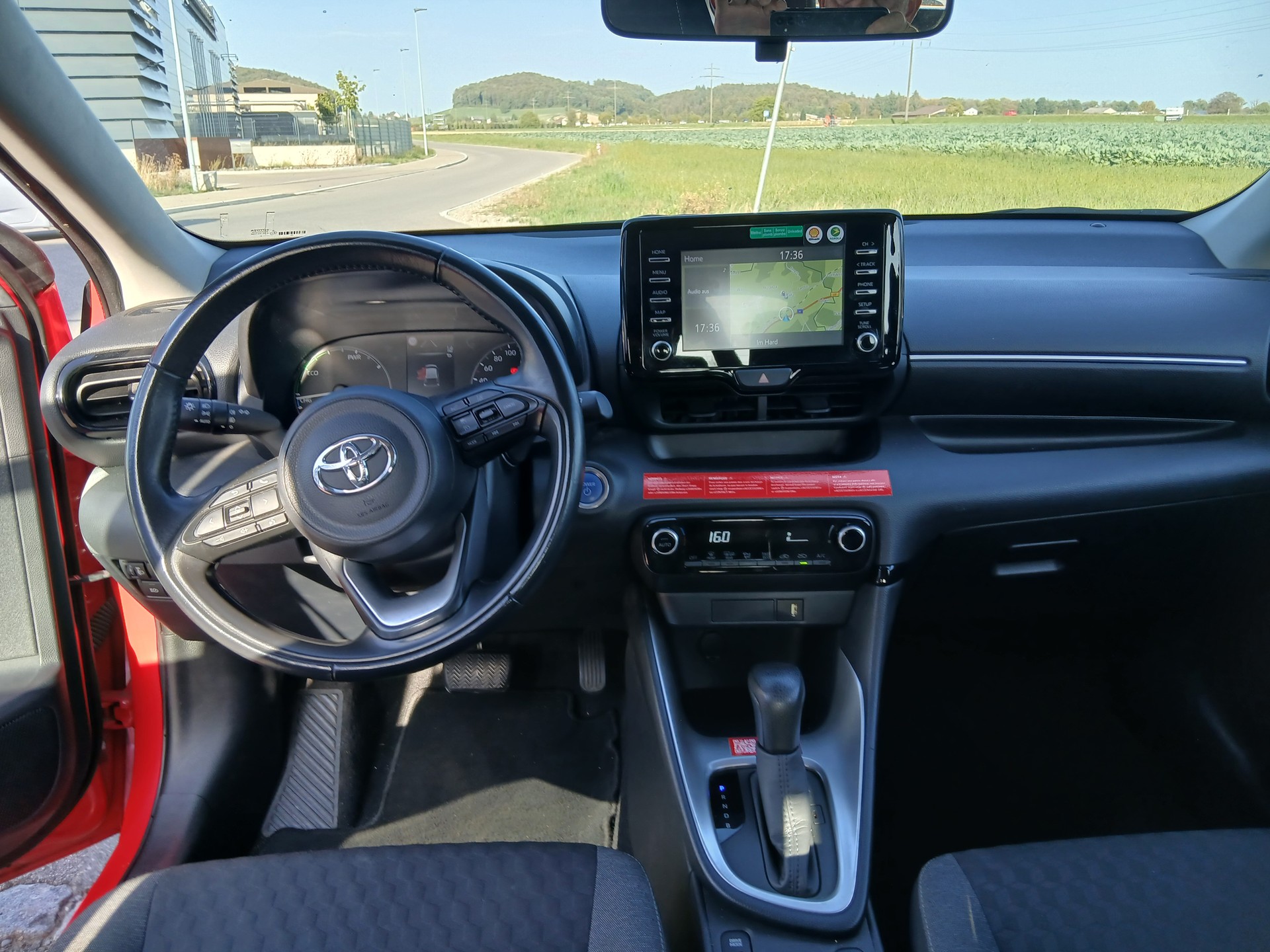 TOYOTA Yaris 1.5 Comfort e-CVT-image-6