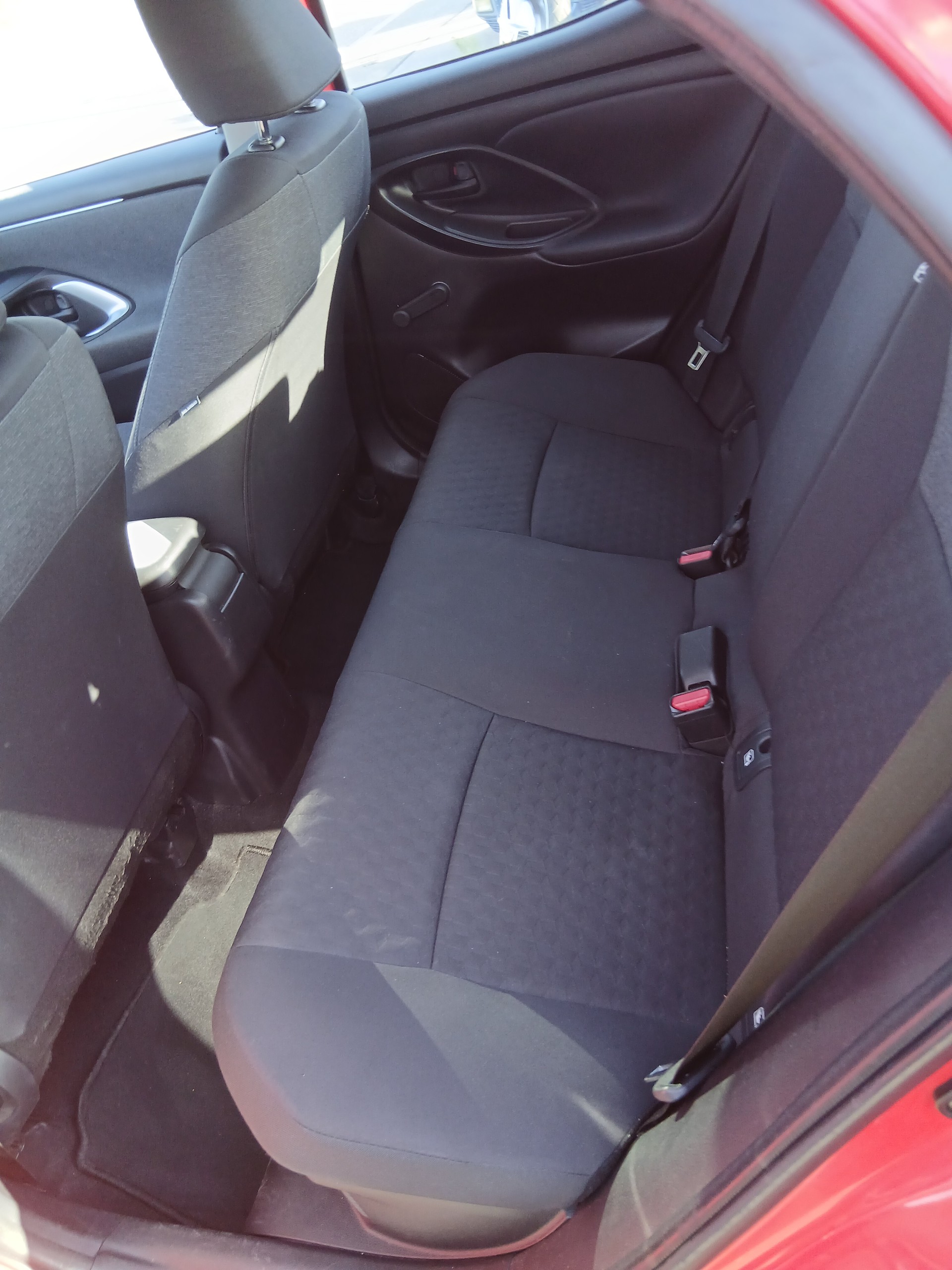 TOYOTA Yaris 1.5 Comfort e-CVT-image-9