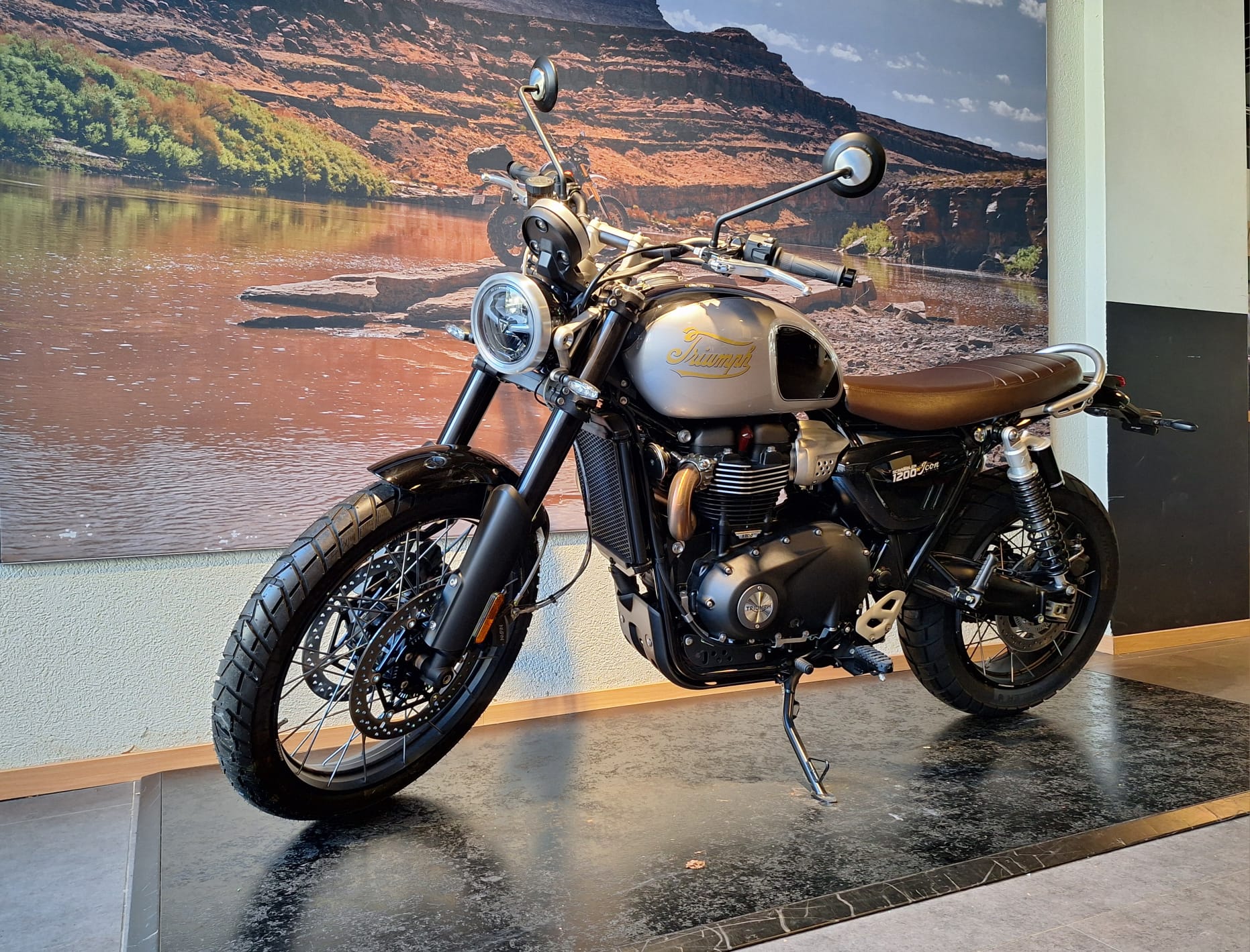 TRIUMPH Scrambler 1200 X Icon Edition-showroom-element-1