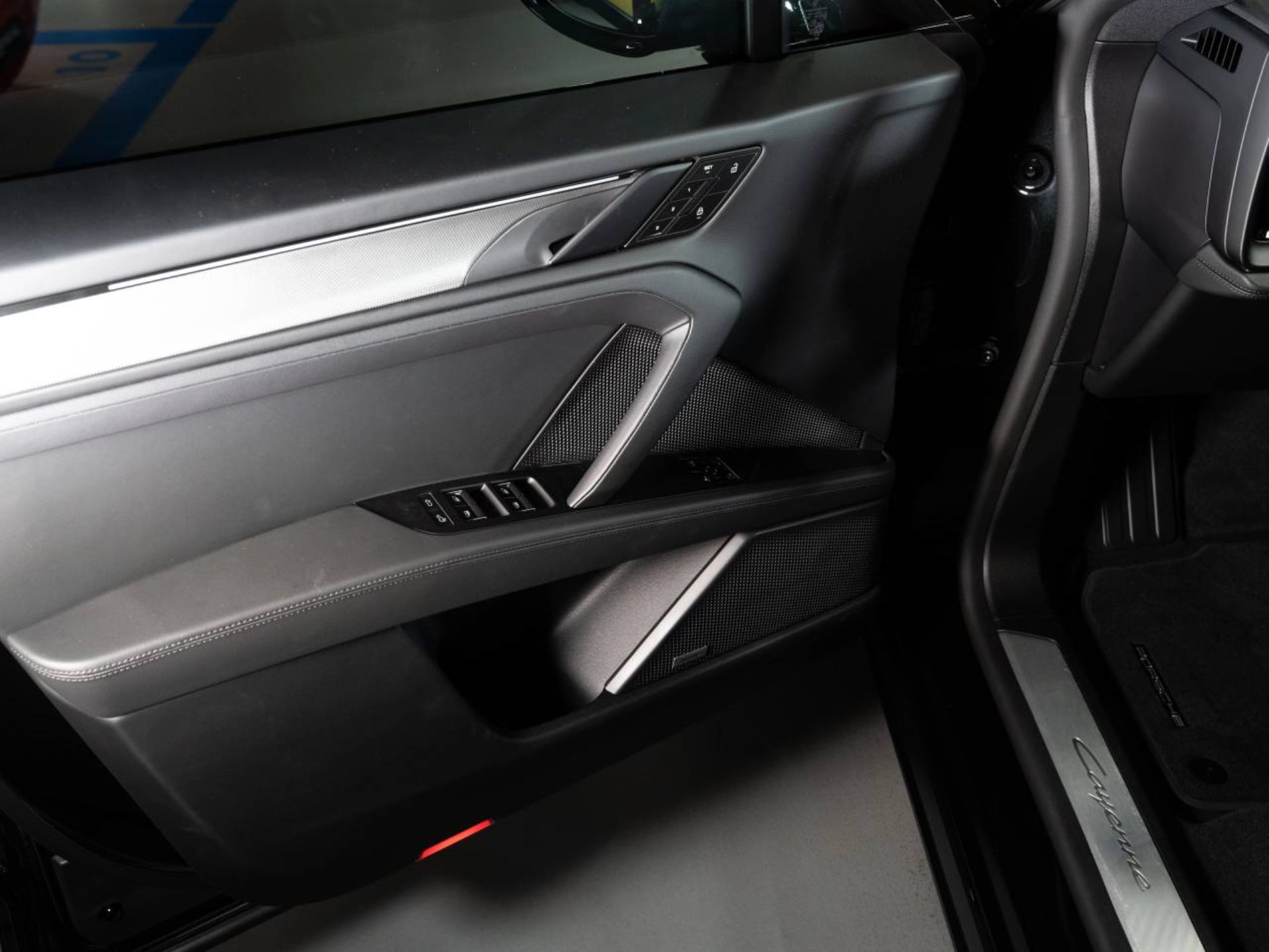 PORSCHE Cayenne Coupé Electric-image-15