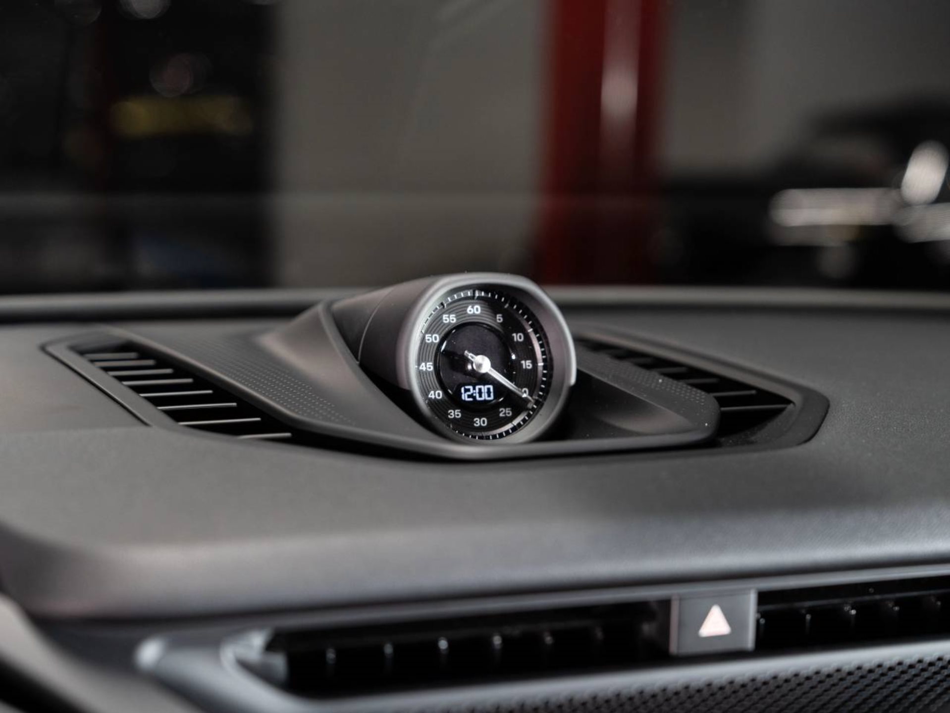 PORSCHE Cayenne Coupé Electric-image-9