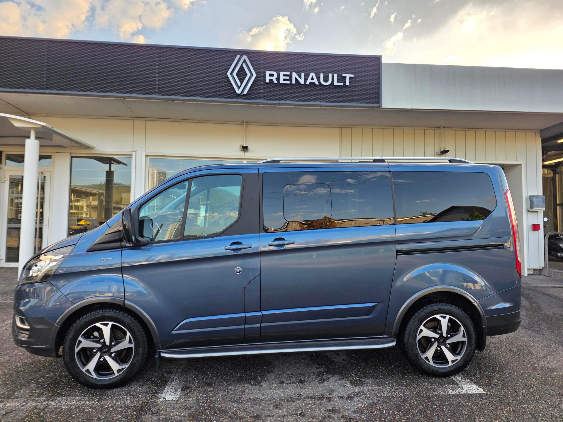 FORD Tourneo Custom 320 L1 2.0 TDCi 170 Active-image-1
