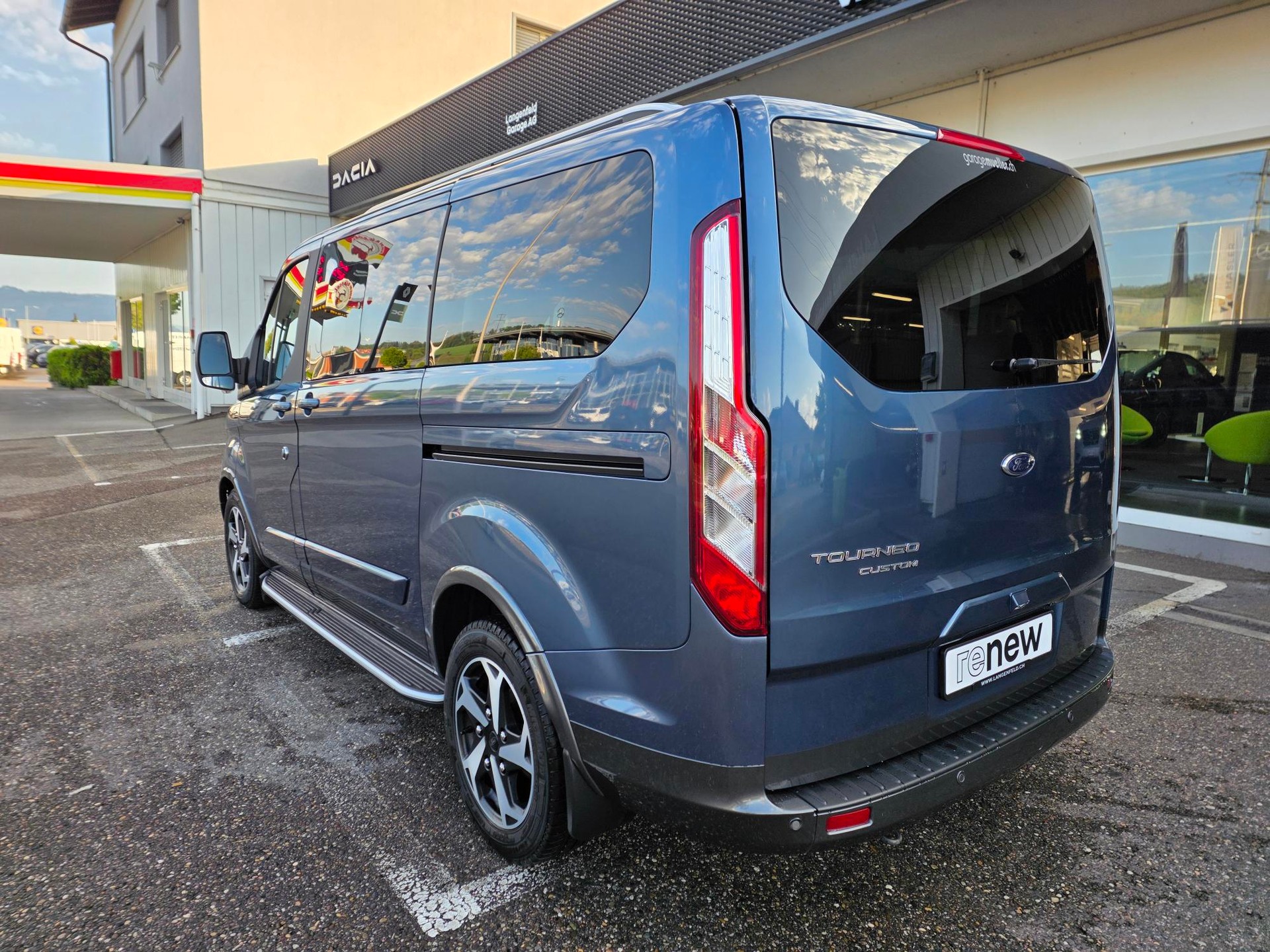 FORD Tourneo Custom 320 L1 2.0 TDCi 170 Active-image-2