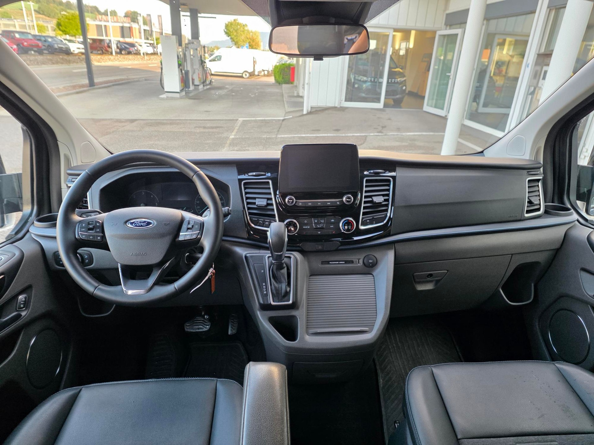 FORD Tourneo Custom 320 L1 2.0 TDCi 170 Active-image-7