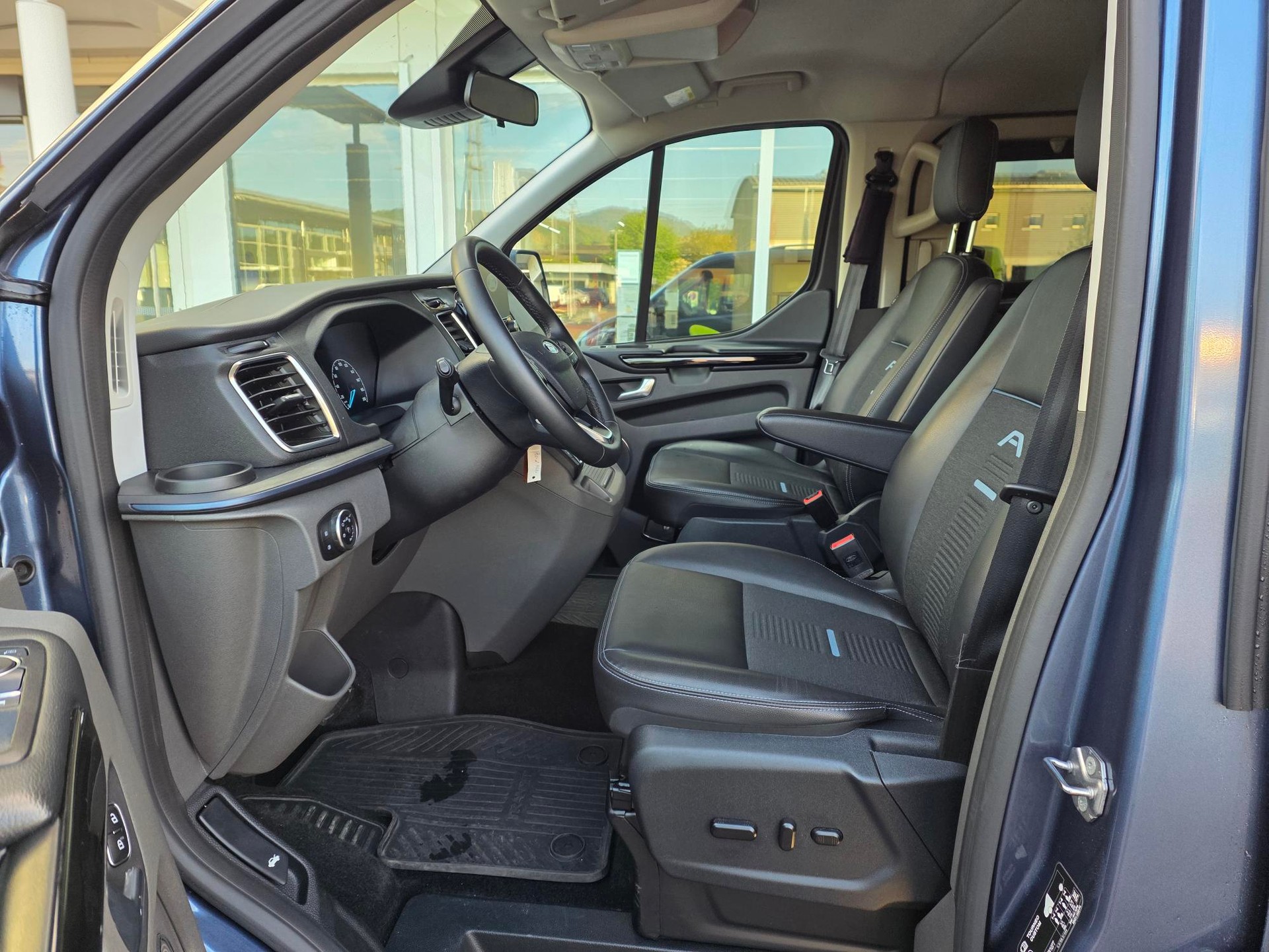 FORD Tourneo Custom 320 L1 2.0 TDCi 170 Active-image-5