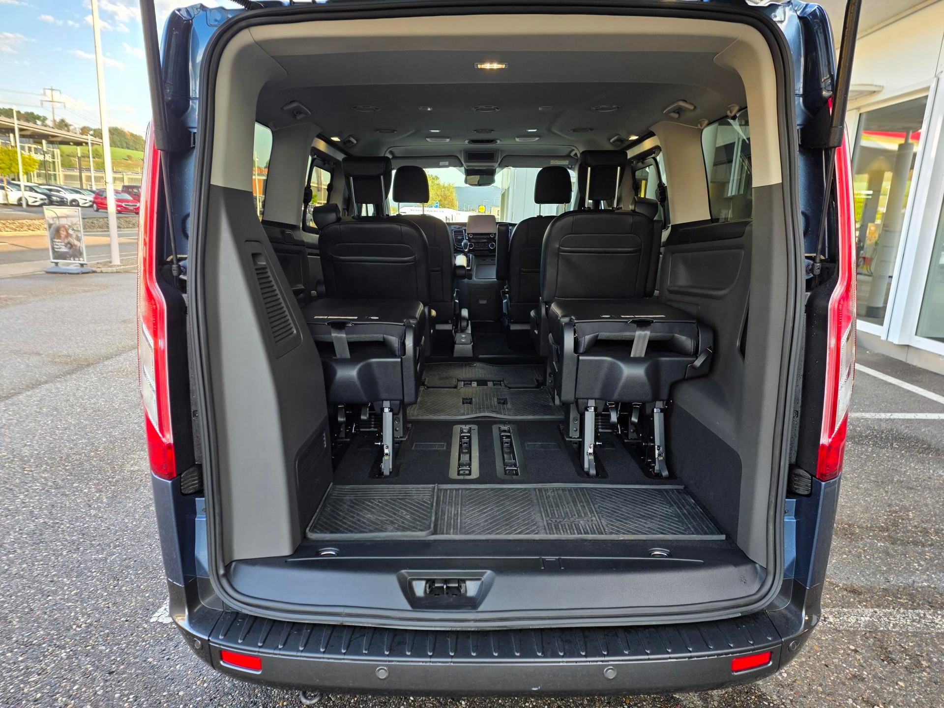 FORD Tourneo Custom 320 L1 2.0 TDCi 170 Active-image-8