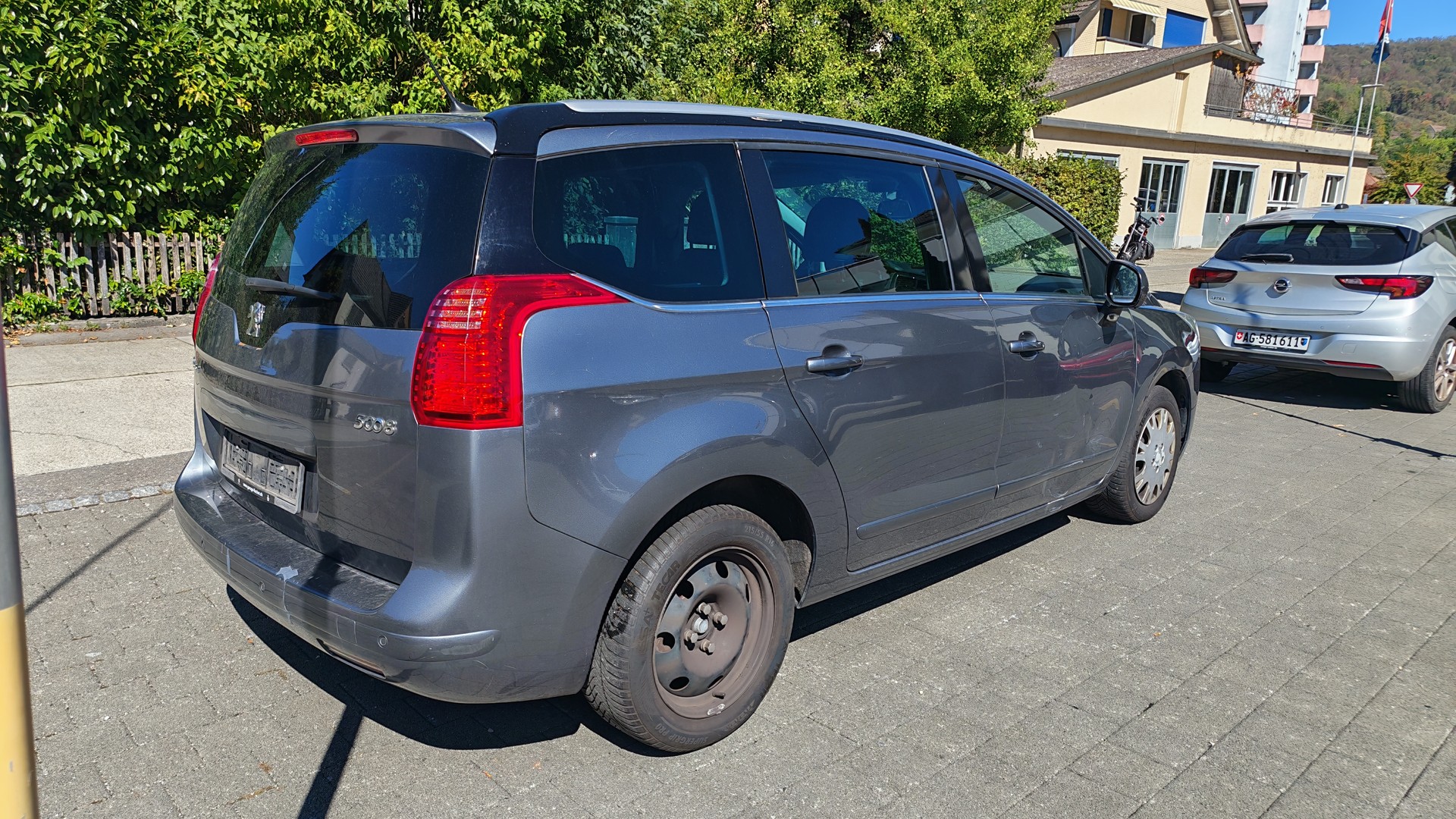 PEUGEOT 5008 1.6 16V T Sport Pack Automatic-image-2