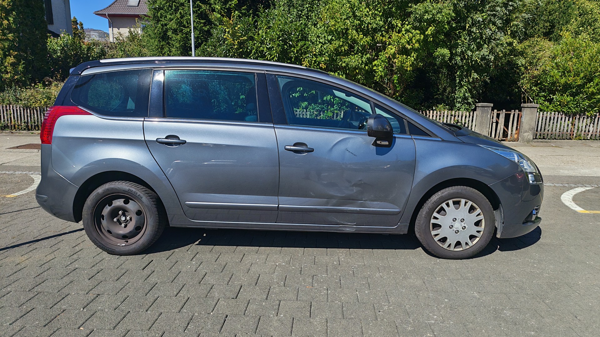 PEUGEOT 5008 1.6 16V T Sport Pack Automatic-image-1