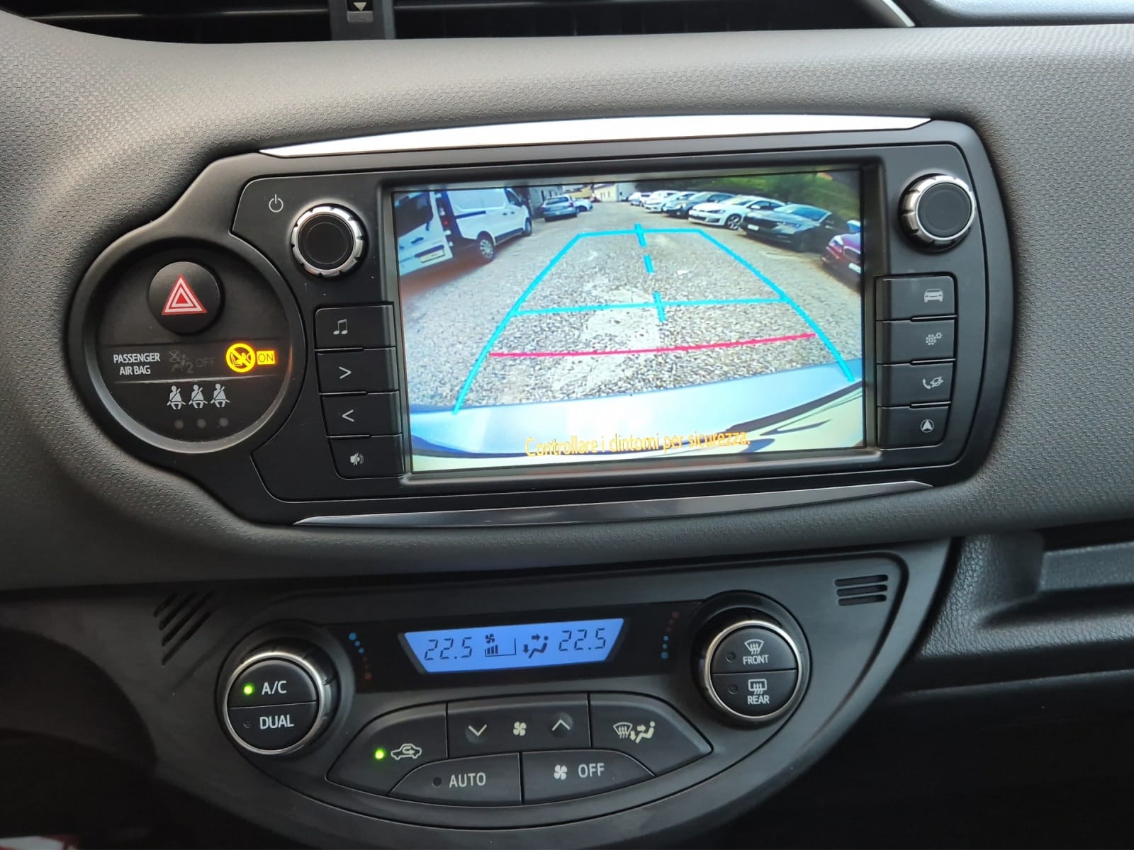 TOYOTA Yaris 1.5 VVT-i Hybrid Luna e-CVT-image-13